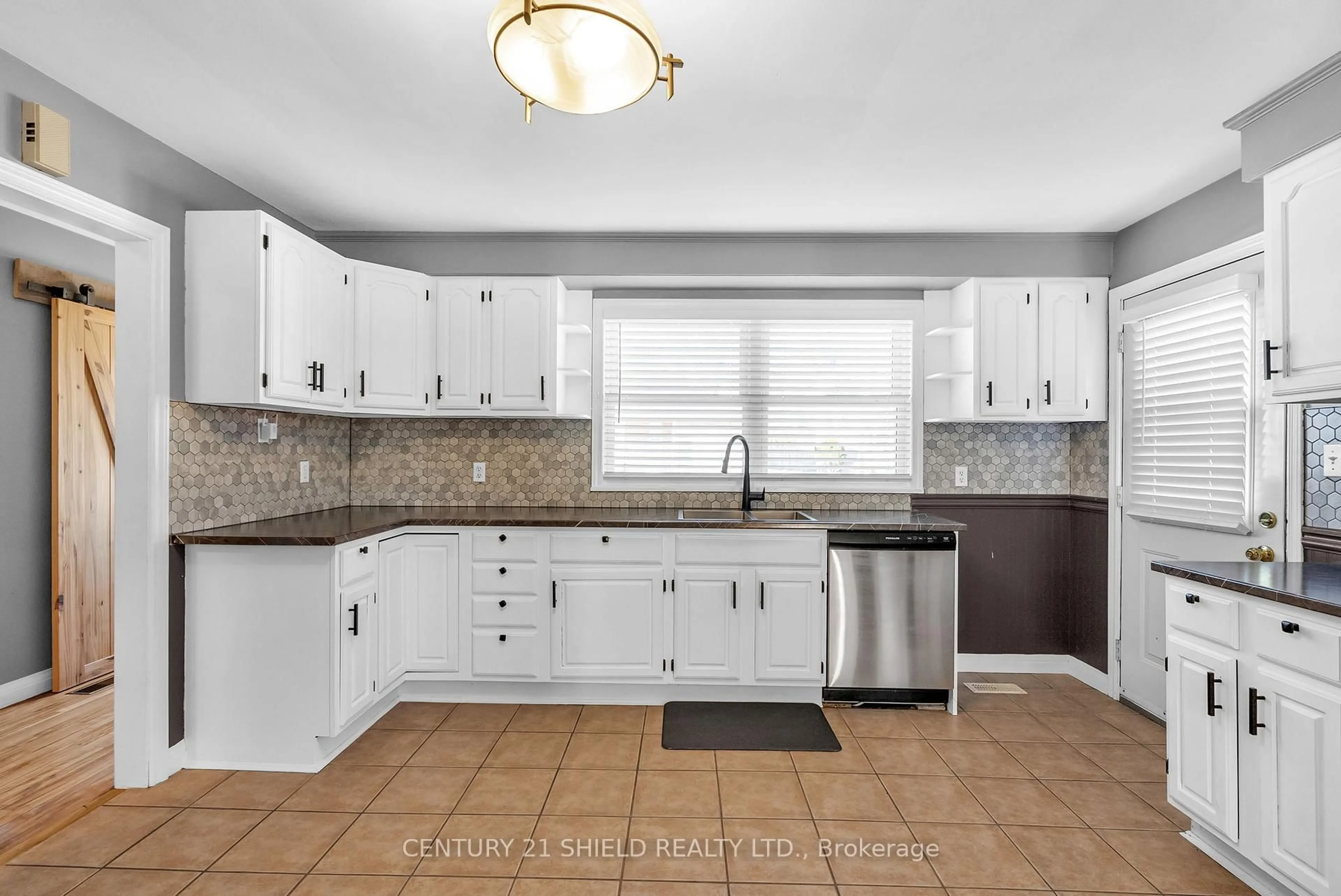 Standard kitchen, ceramic/tile floor for 707 James St, Cornwall Ontario K6J 2M5