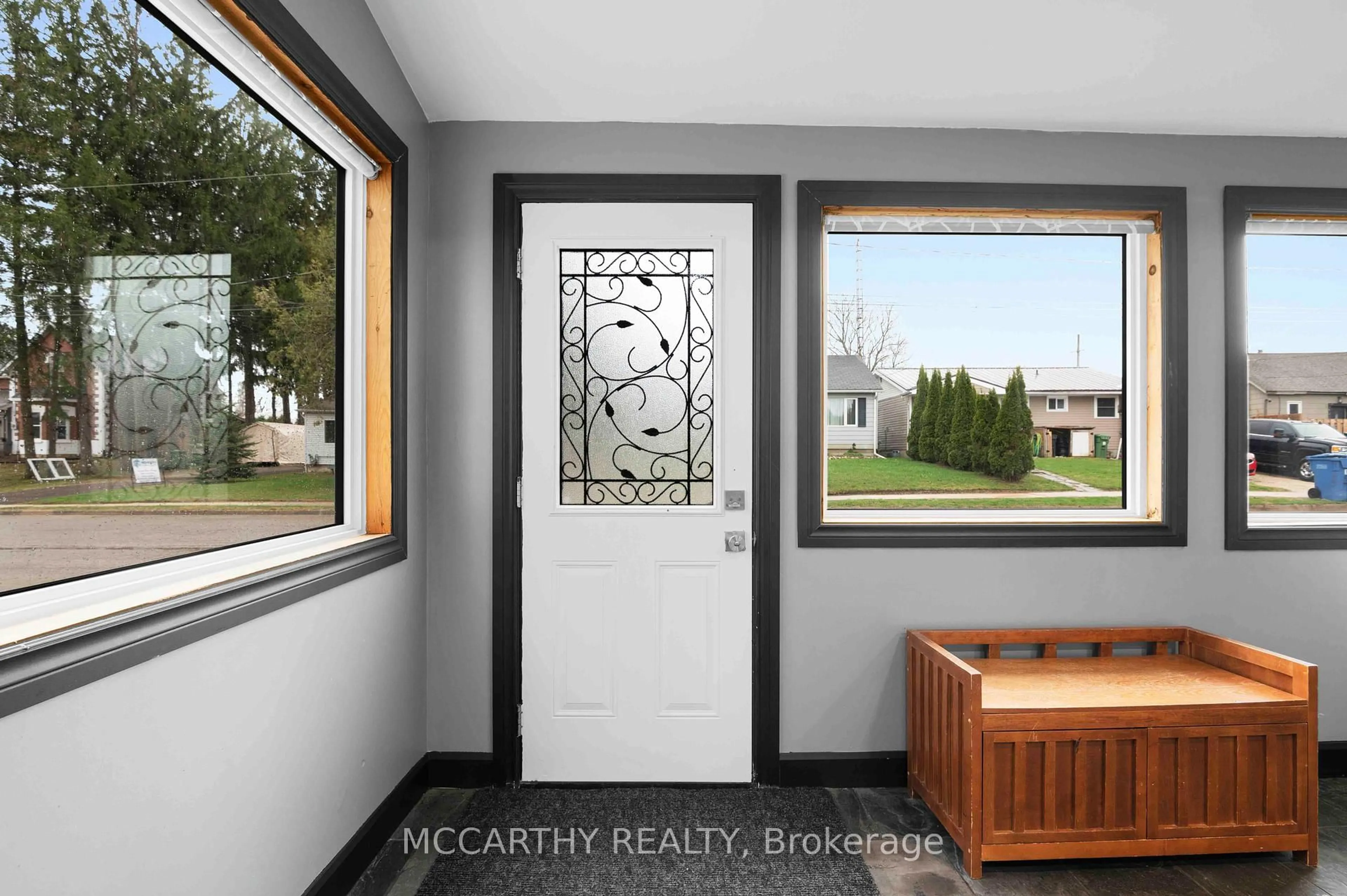 Indoor entryway for 175 Artemesia St, Southgate Ontario N0C 1B0