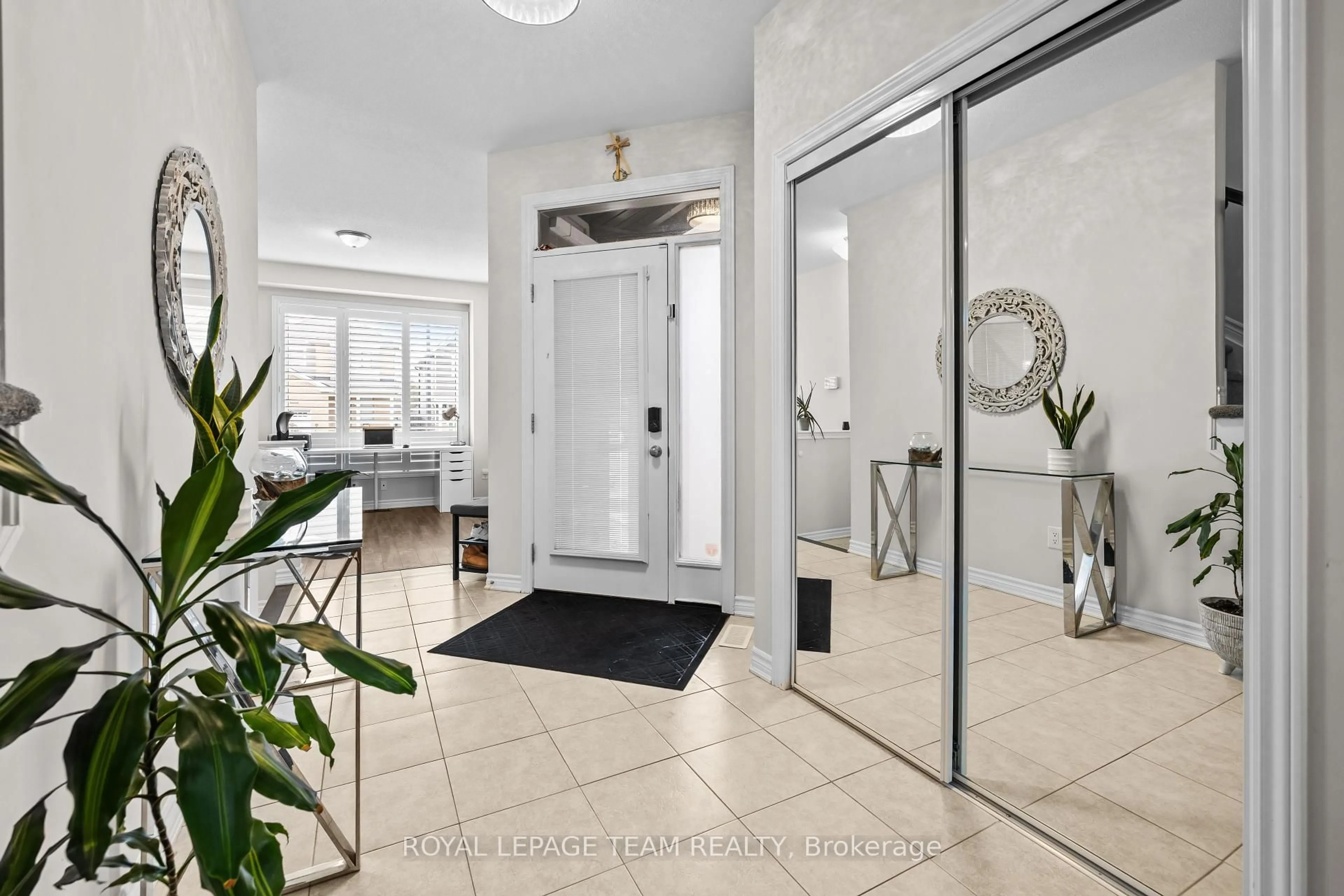 Indoor entryway for 1135 Apolune St, Ottawa Ontario K2J 6N8