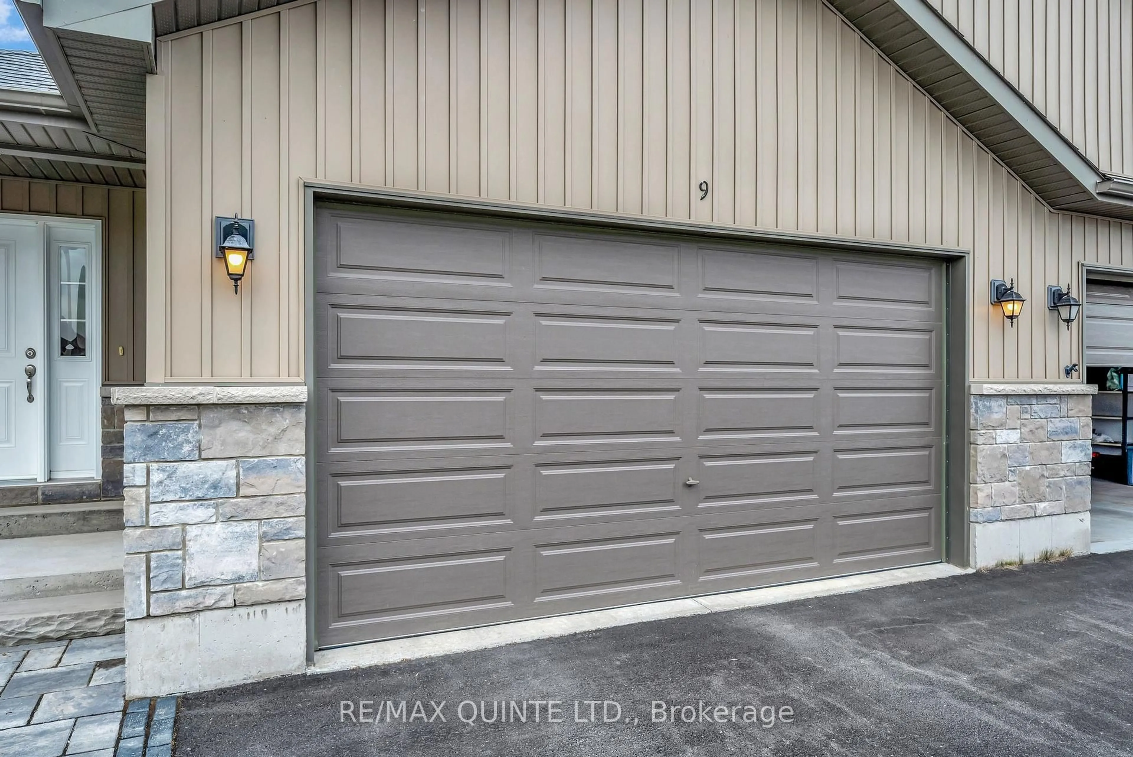 Indoor garage for 9 Cobblestone St, Belleville Ontario K8P 0E2