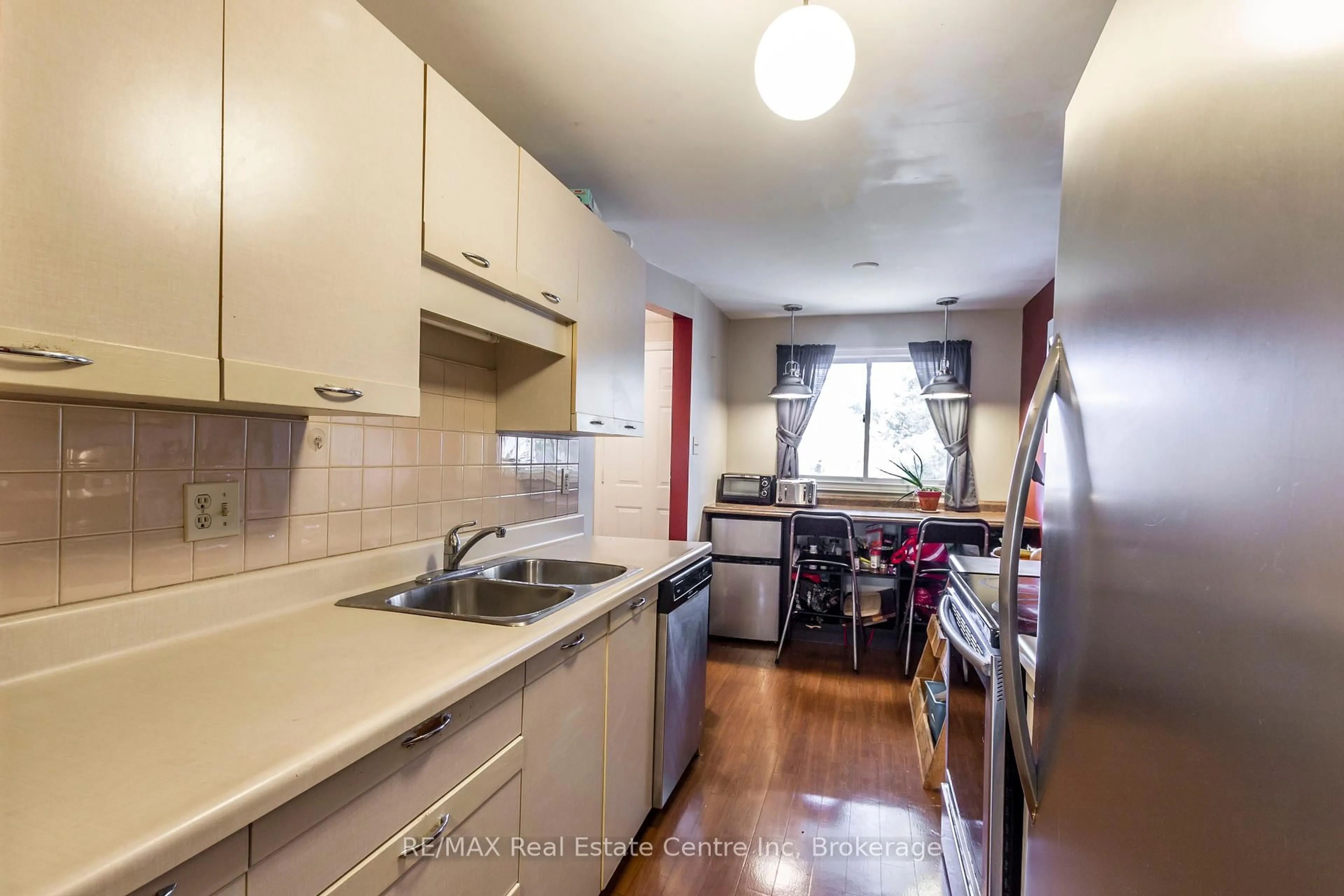 Standard kitchen, unknown for 36 Koch Dr, Guelph Ontario N1G 4G5