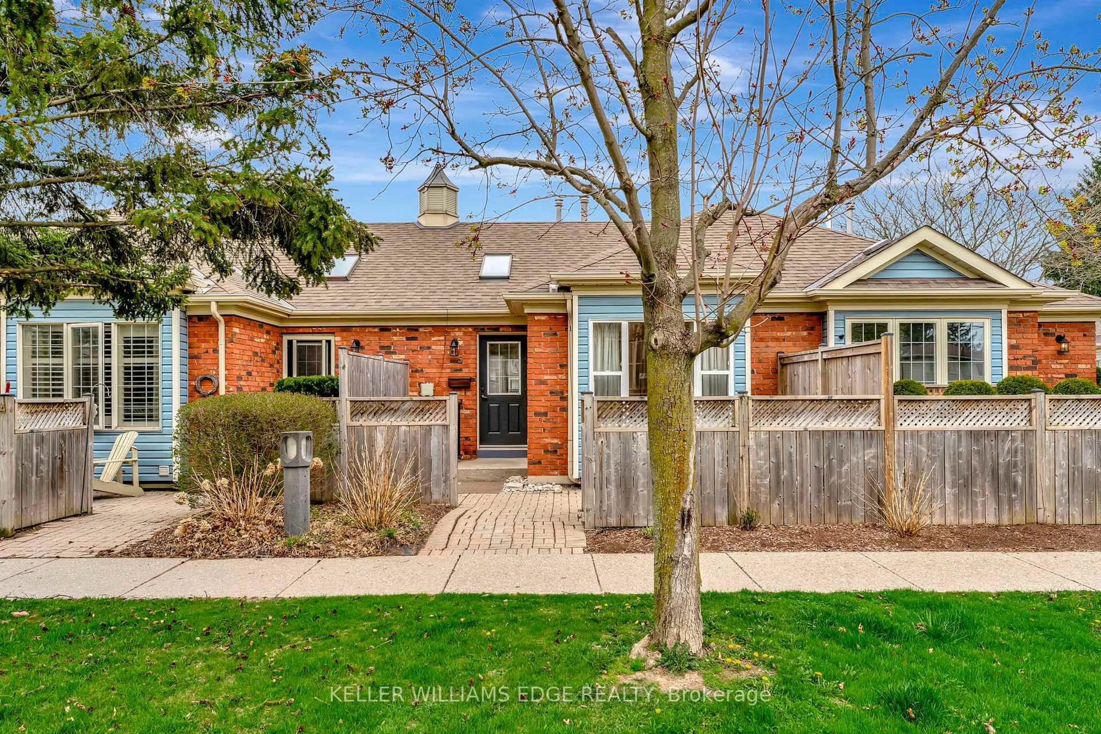 Home with brick exterior material, street for 175 FIDDLERS GREEN Rd #5, Hamilton Ontario L9G 4X7