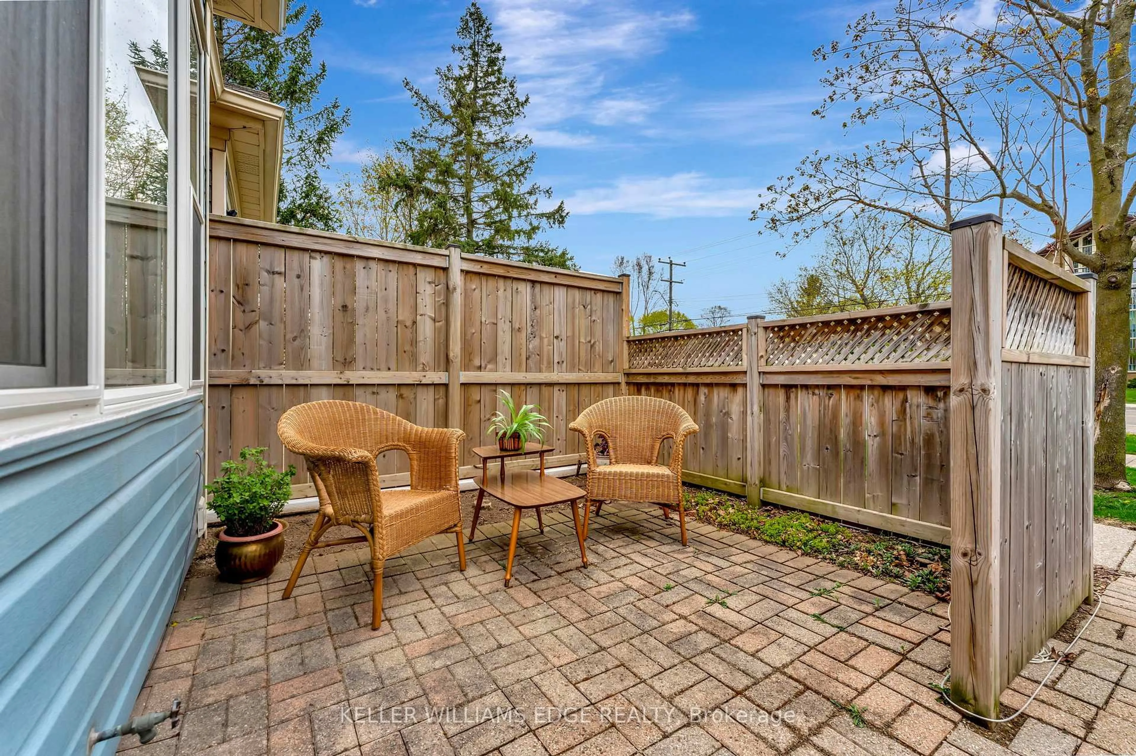 Patio, street for 175 FIDDLERS GREEN Rd #5, Hamilton Ontario L9G 4X7