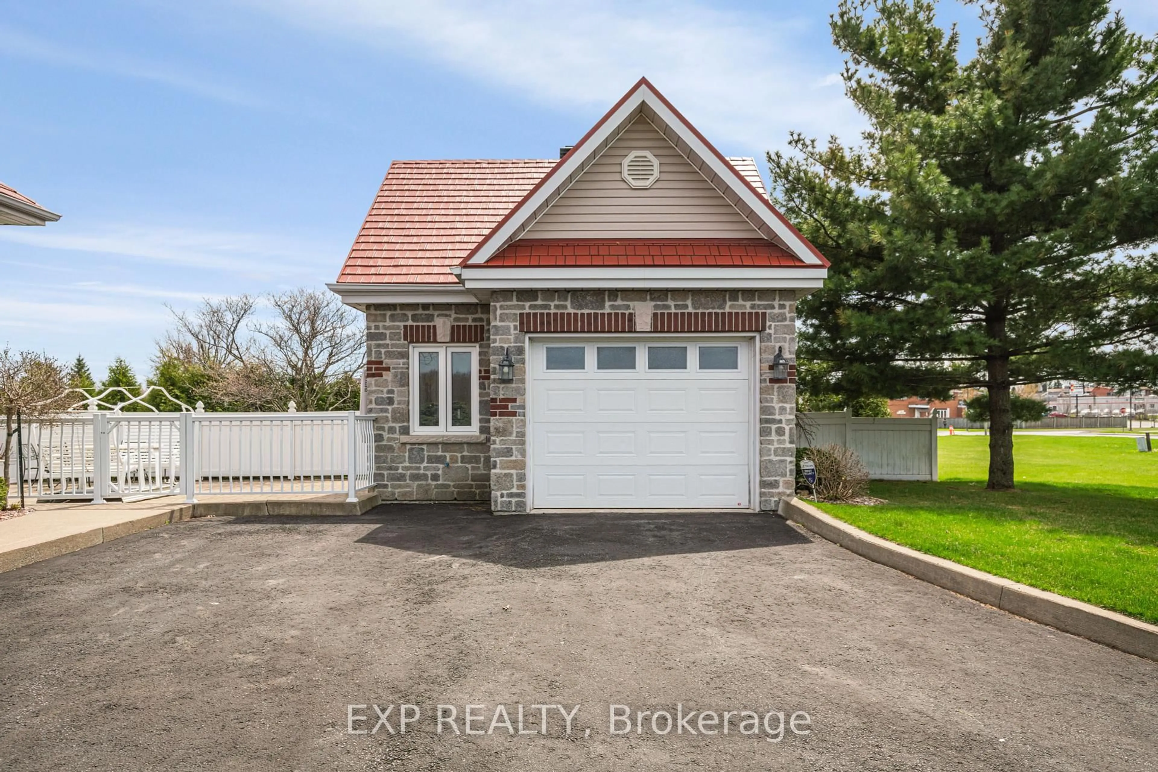 Indoor garage for 338 Belle Rive St, Hawkesbury Ontario K6A 3S1