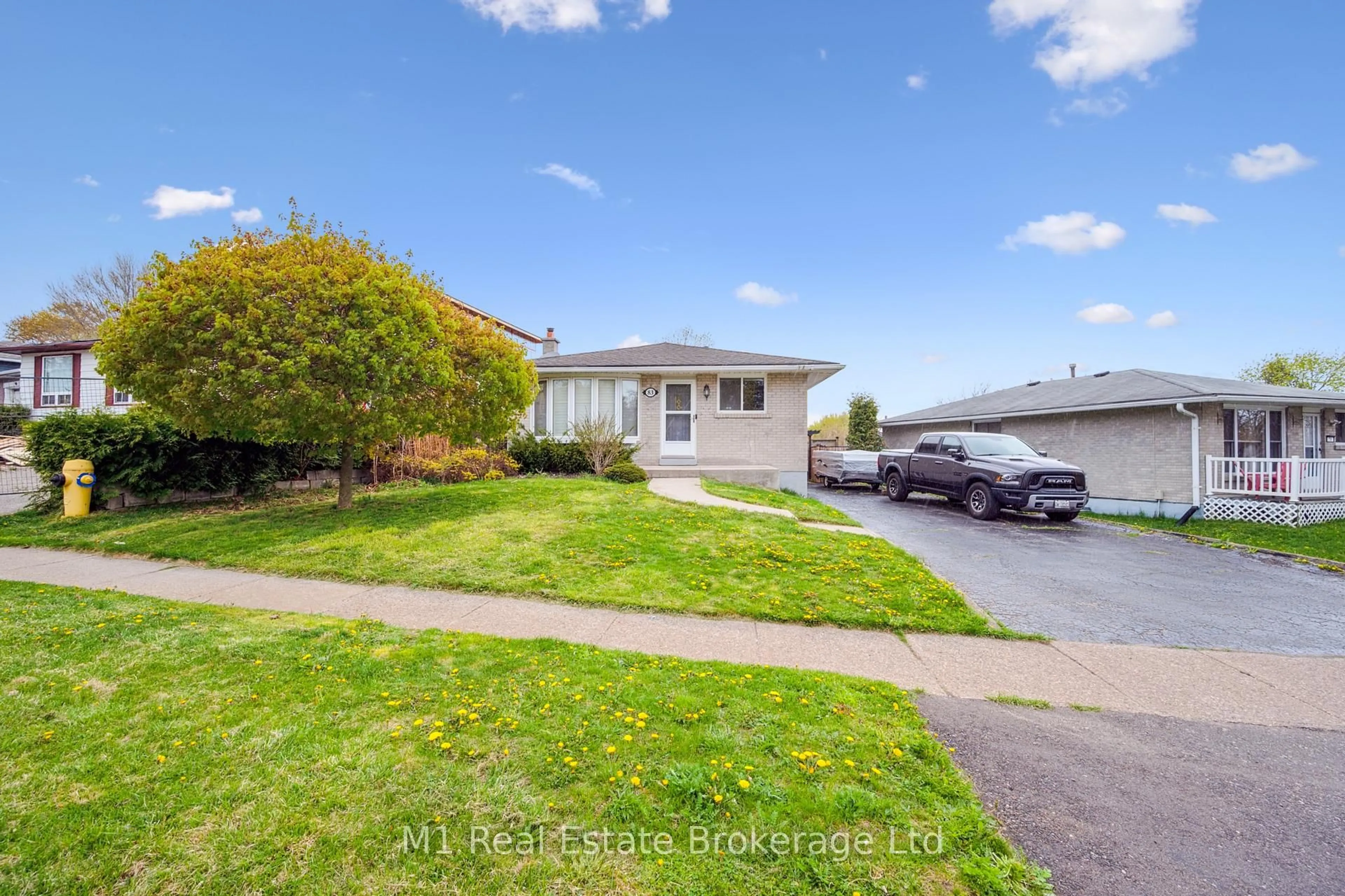 A pic from outside/outdoor area/front of a property/back of a property/a pic from drone, street for 83 Scott Rd, Cambridge Ontario N3C 2X6