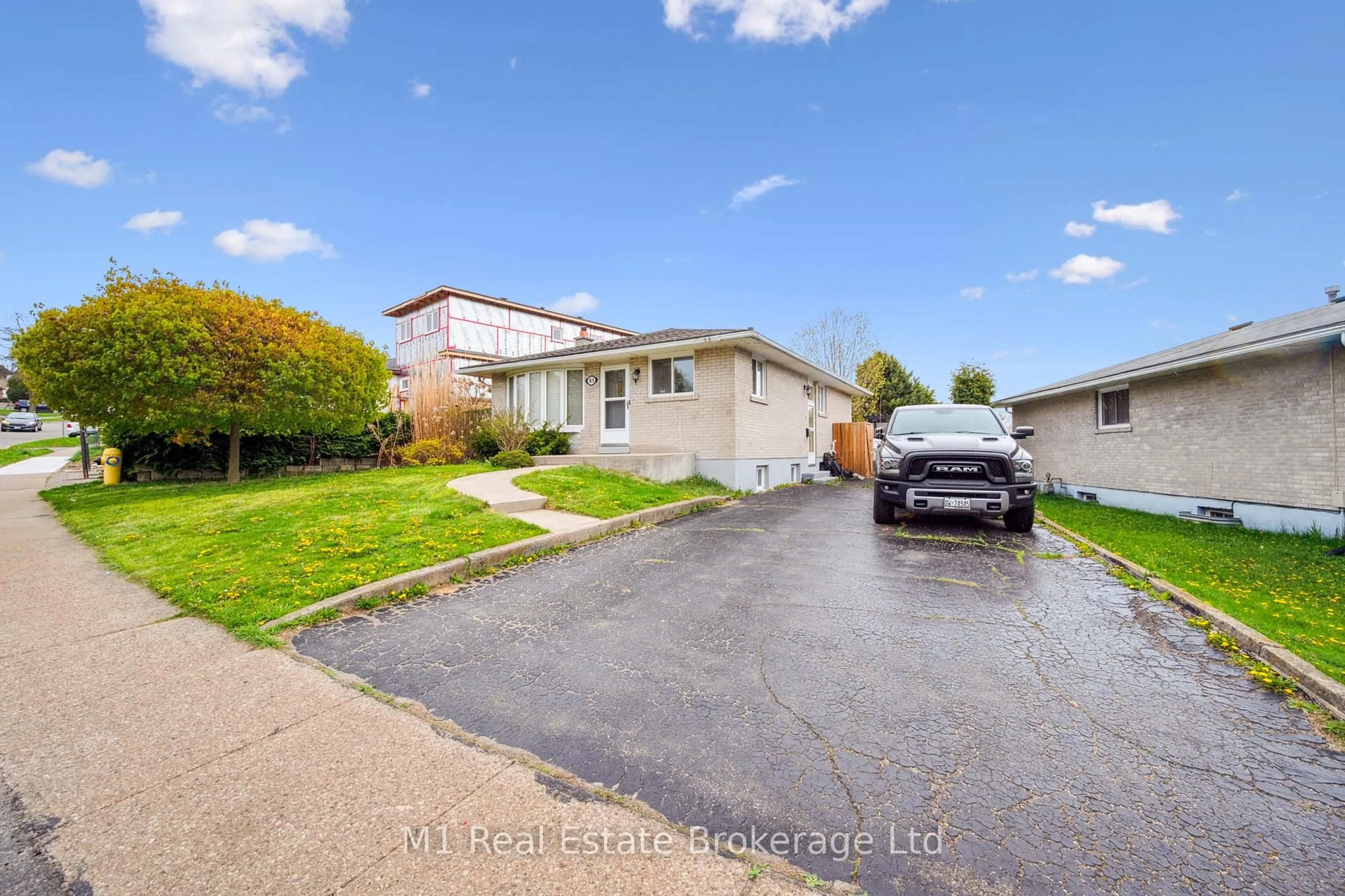 A pic from outside/outdoor area/front of a property/back of a property/a pic from drone, street for 83 Scott Rd, Cambridge Ontario N3C 2X6