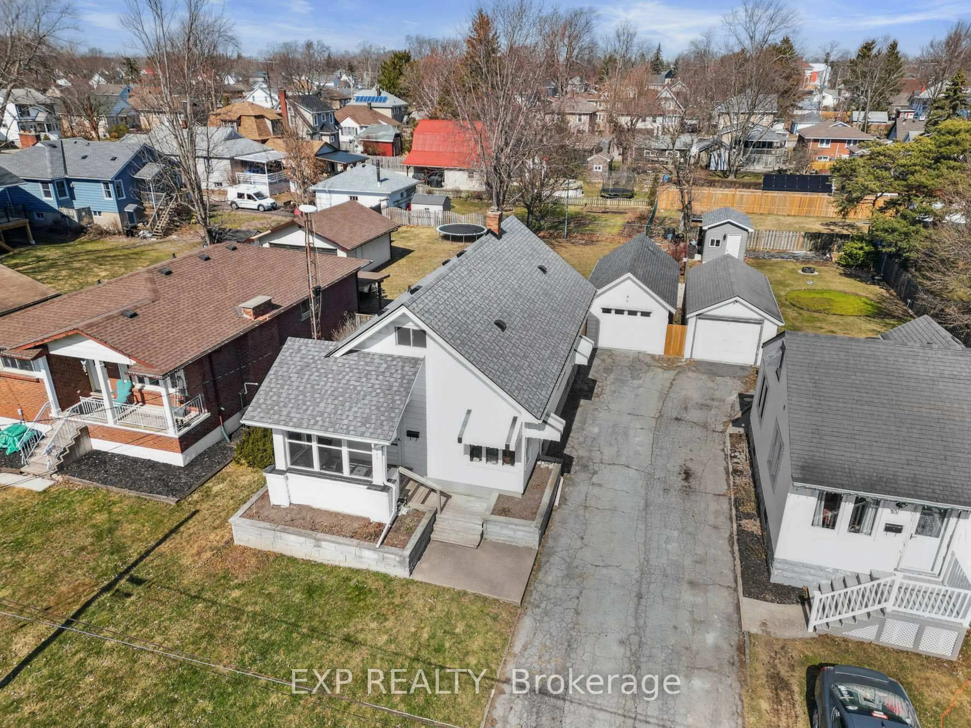A pic from outside/outdoor area/front of a property/back of a property/a pic from drone, street for 303 Ash St, Port Colborne Ontario L3K 2X4