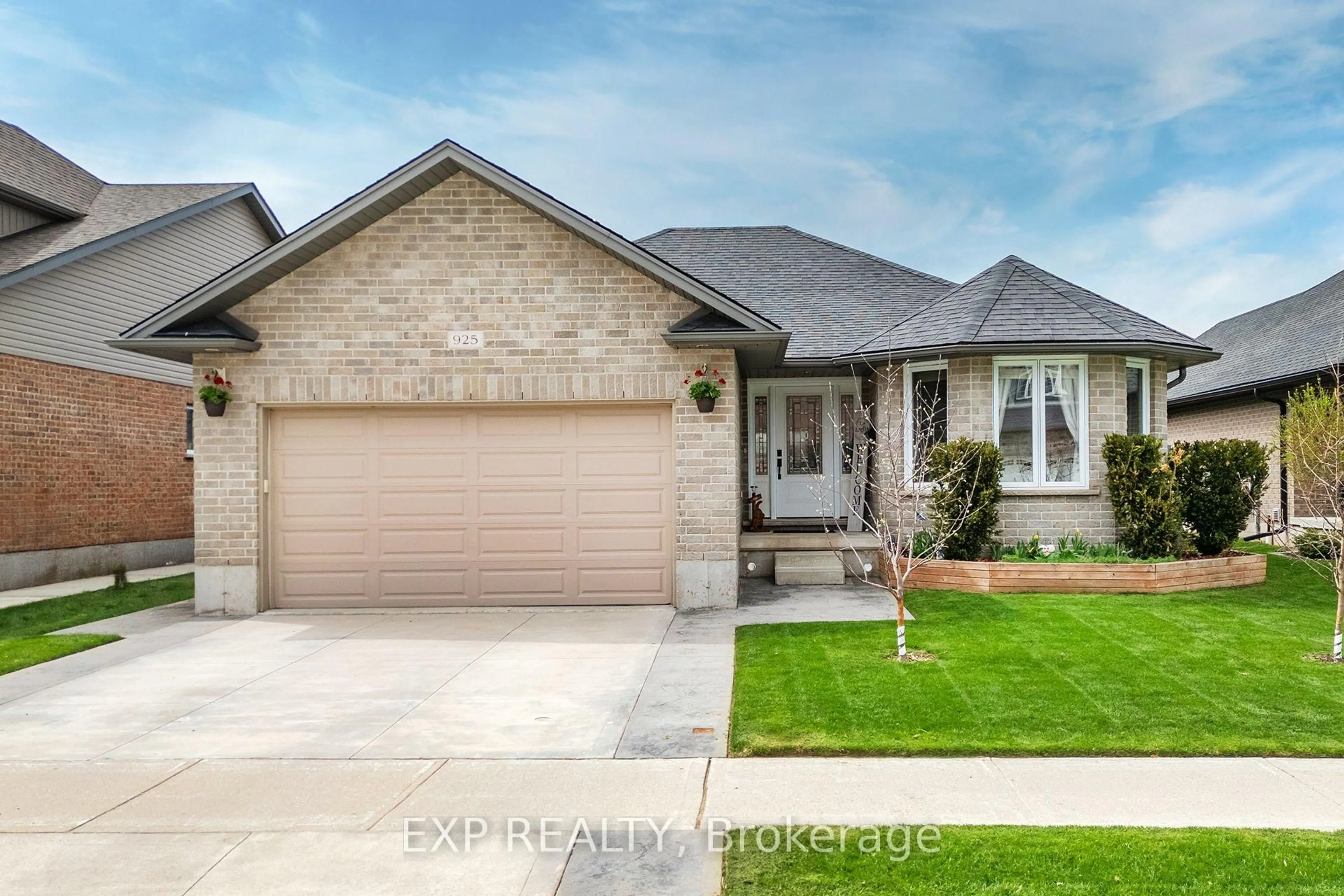Home with brick exterior material, street for 925 Reserve Ave, North Perth Ontario N4W 0B8
