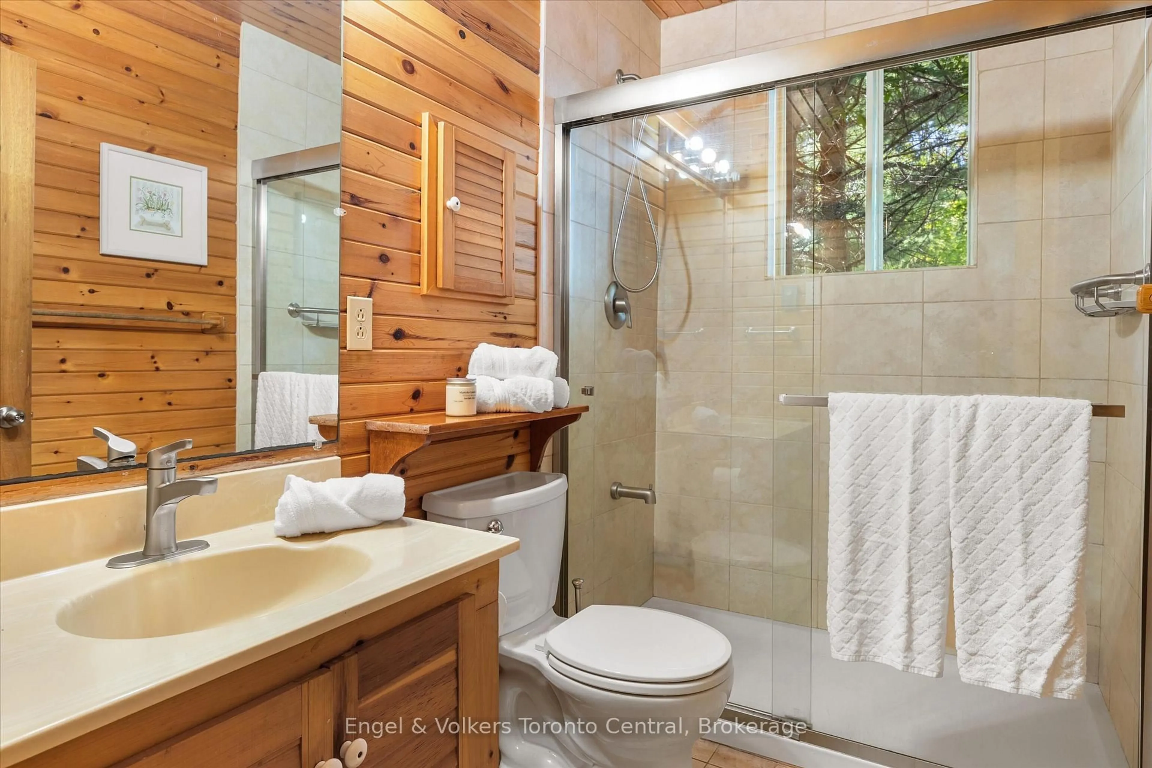 Standard bathroom, ceramic/tile floor for 142 Stewart Lake Rd, Georgian Bay Ontario P0C 1H0