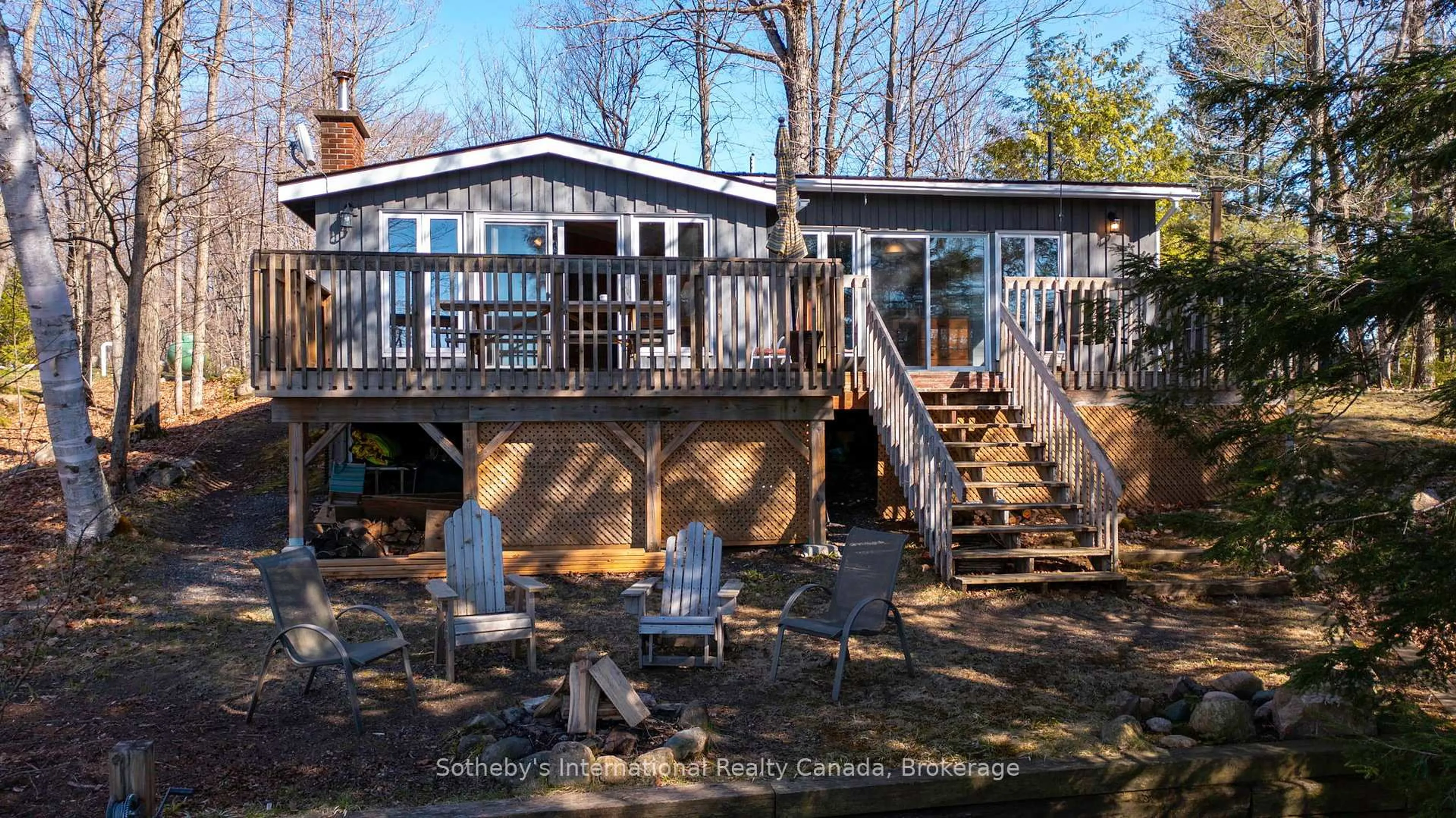 Home with vinyl exterior material, water/lake/river/ocean view for 47 Deerfield Rd, McKellar Ontario P2A 2W7
