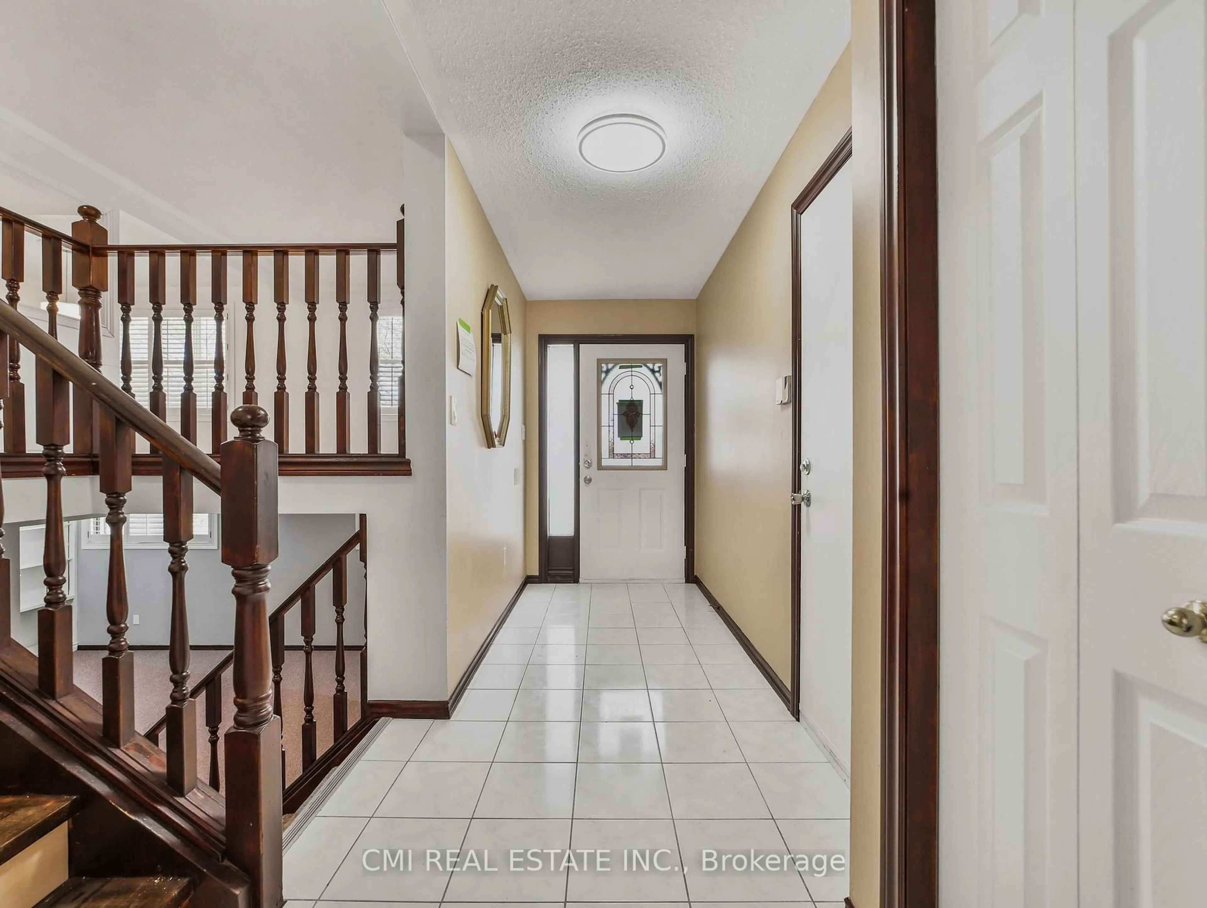Indoor foyer for 44 Windsor Dr, Brant Ontario N0E 1N0