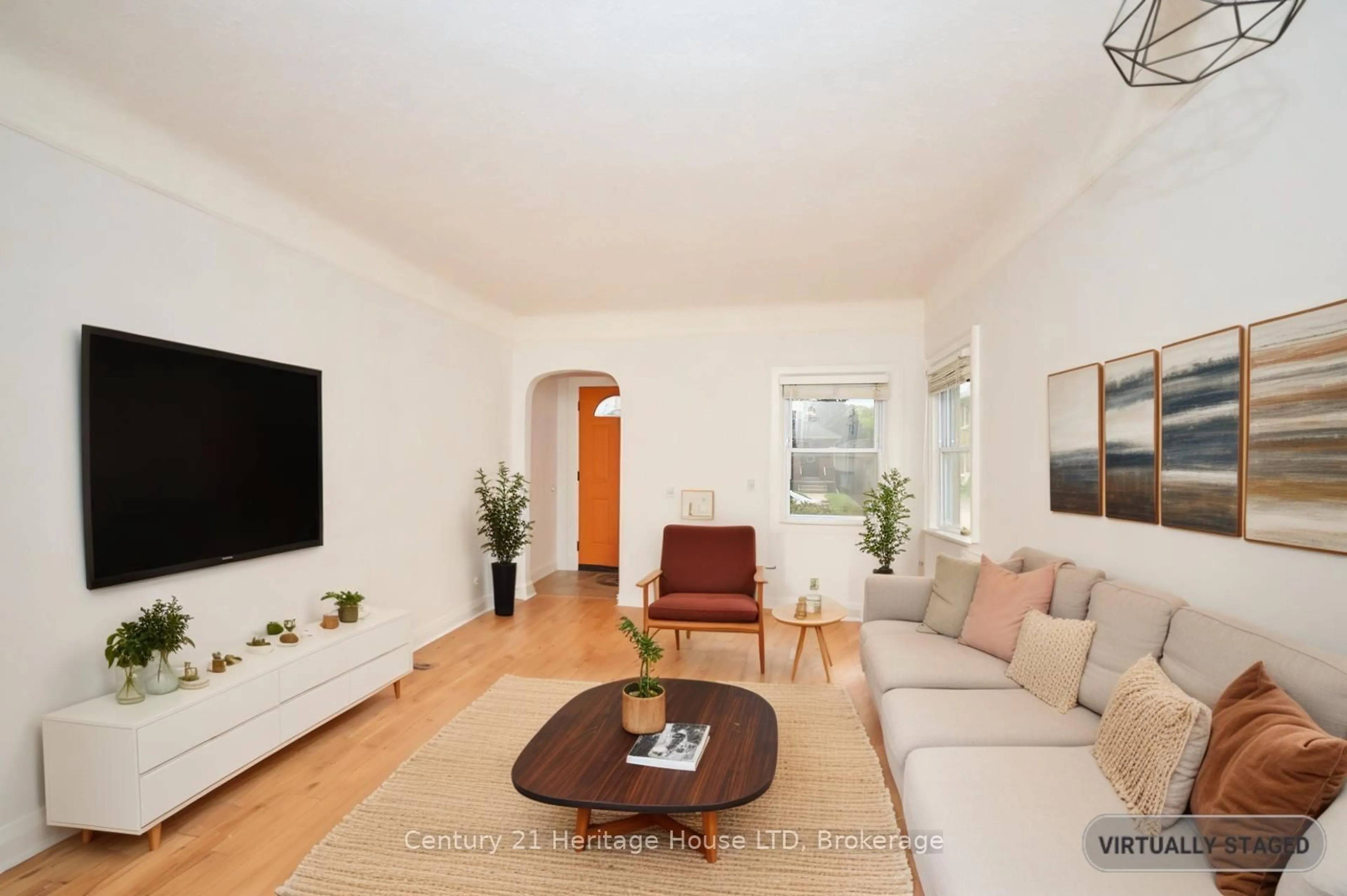 Living room with furniture, unknown for 21 Spruce St, St. Catharines Ontario L2R 1B6
