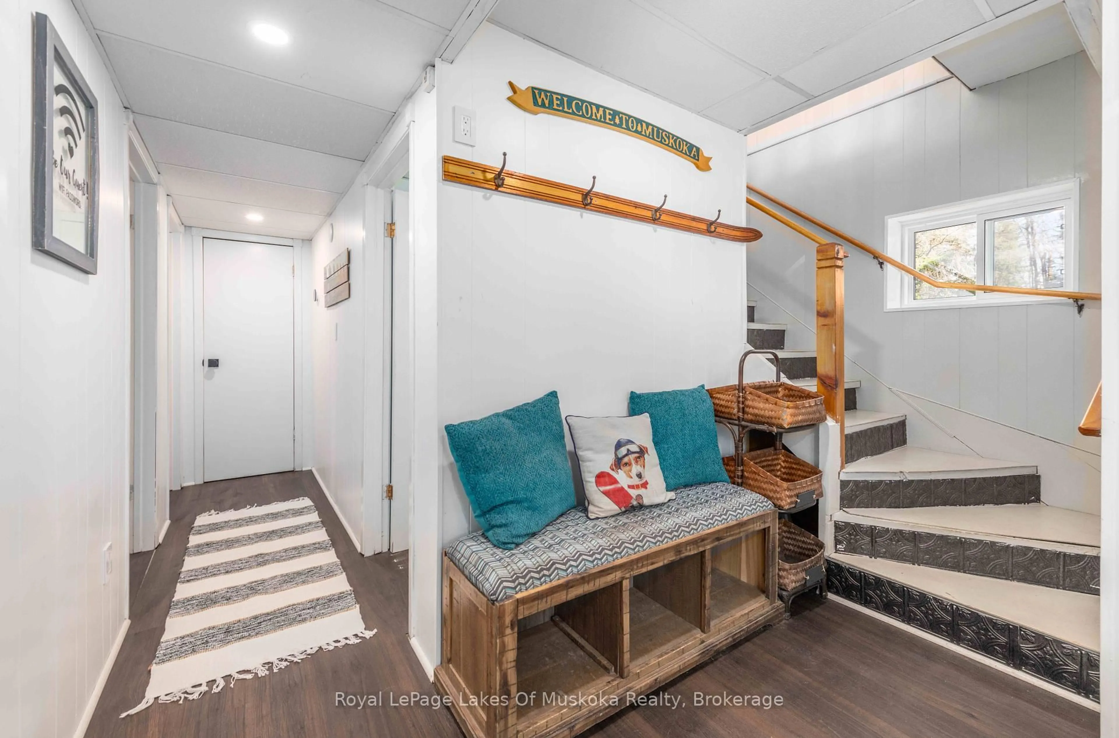 Indoor entryway for 1582 Skyline Dr, Huntsville Ontario P1H 1A5