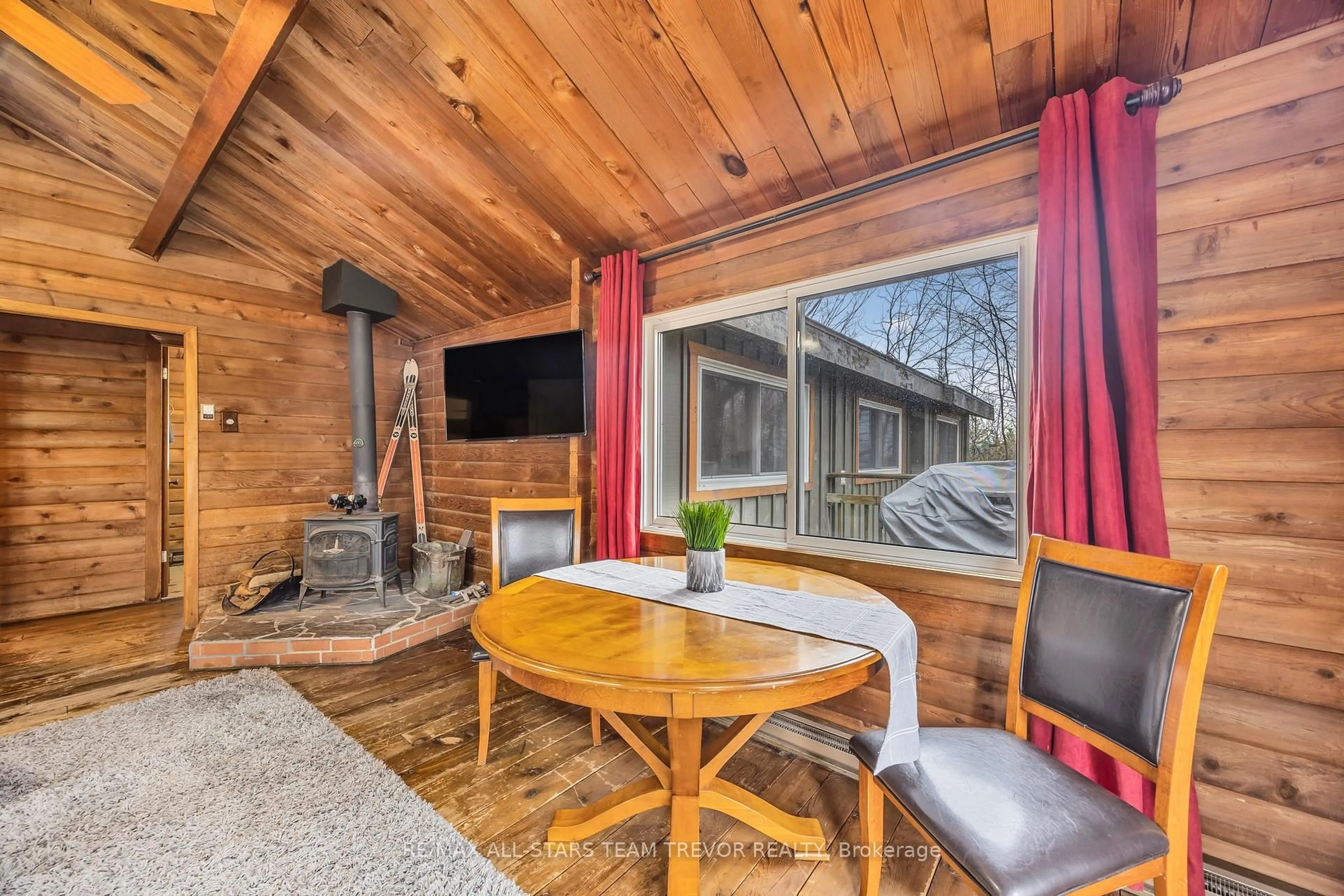 Patio, unknown for 143 Chalet Cres, Huntsville Ontario P1H 1A8
