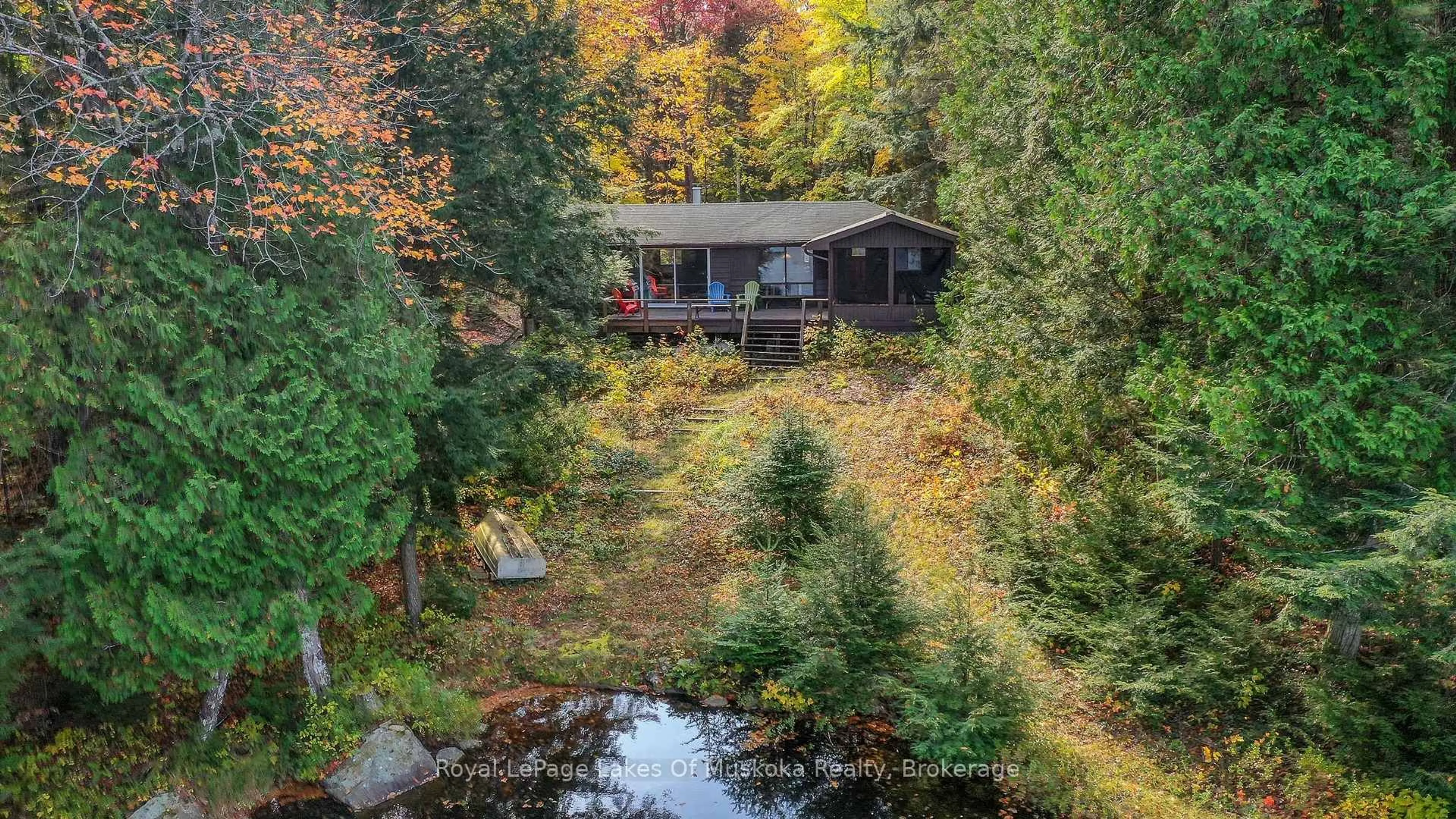 A pic from outside/outdoor area/front of a property/back of a property/a pic from drone, water/lake/river/ocean view for 1086 SOUTH TOAD LAKE Rd, Lake of Bays Ontario P1H 2J6
