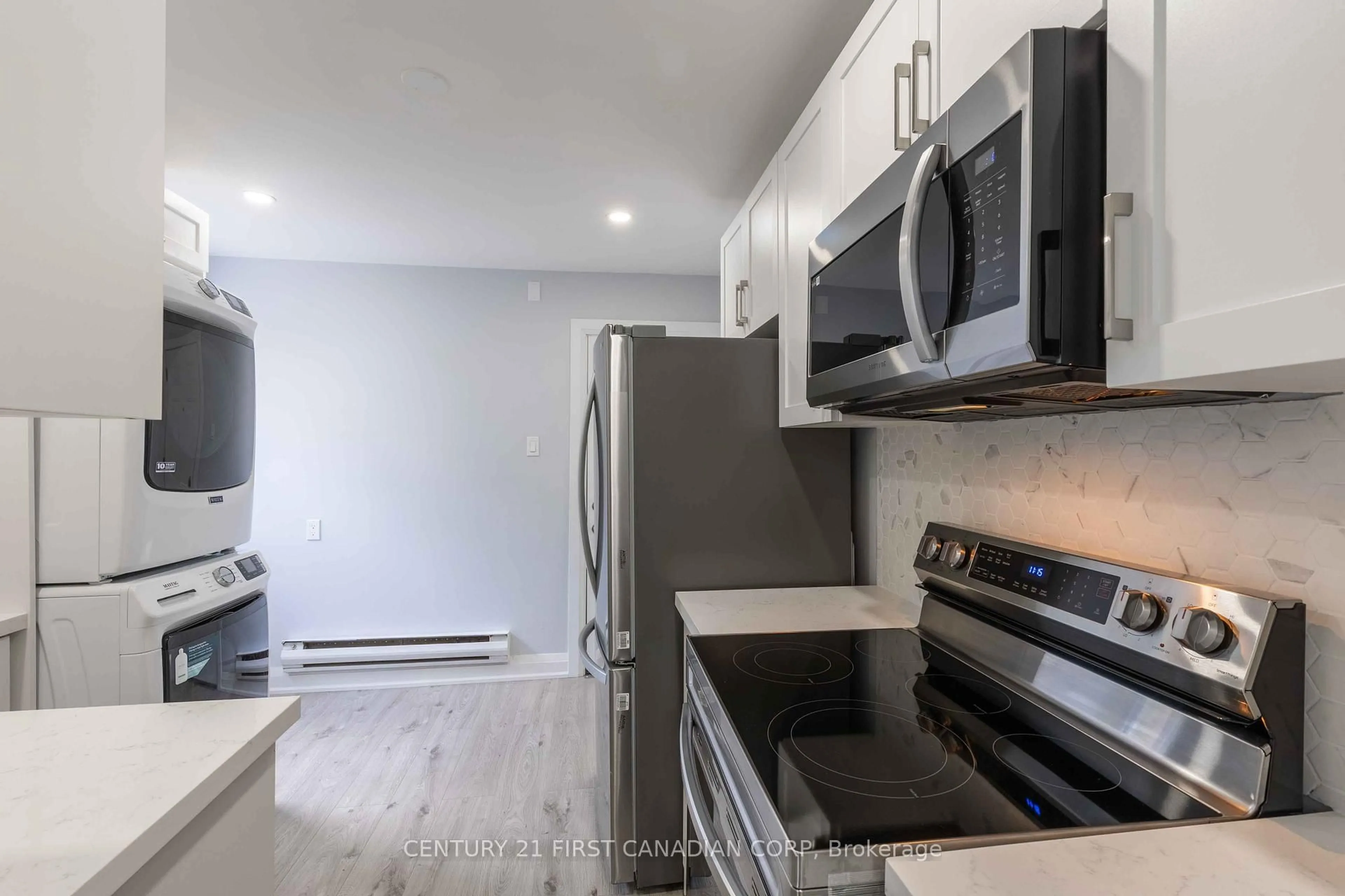 Standard kitchen, unknown for 17 Carfrae Cres, London South Ontario N6C 4A8