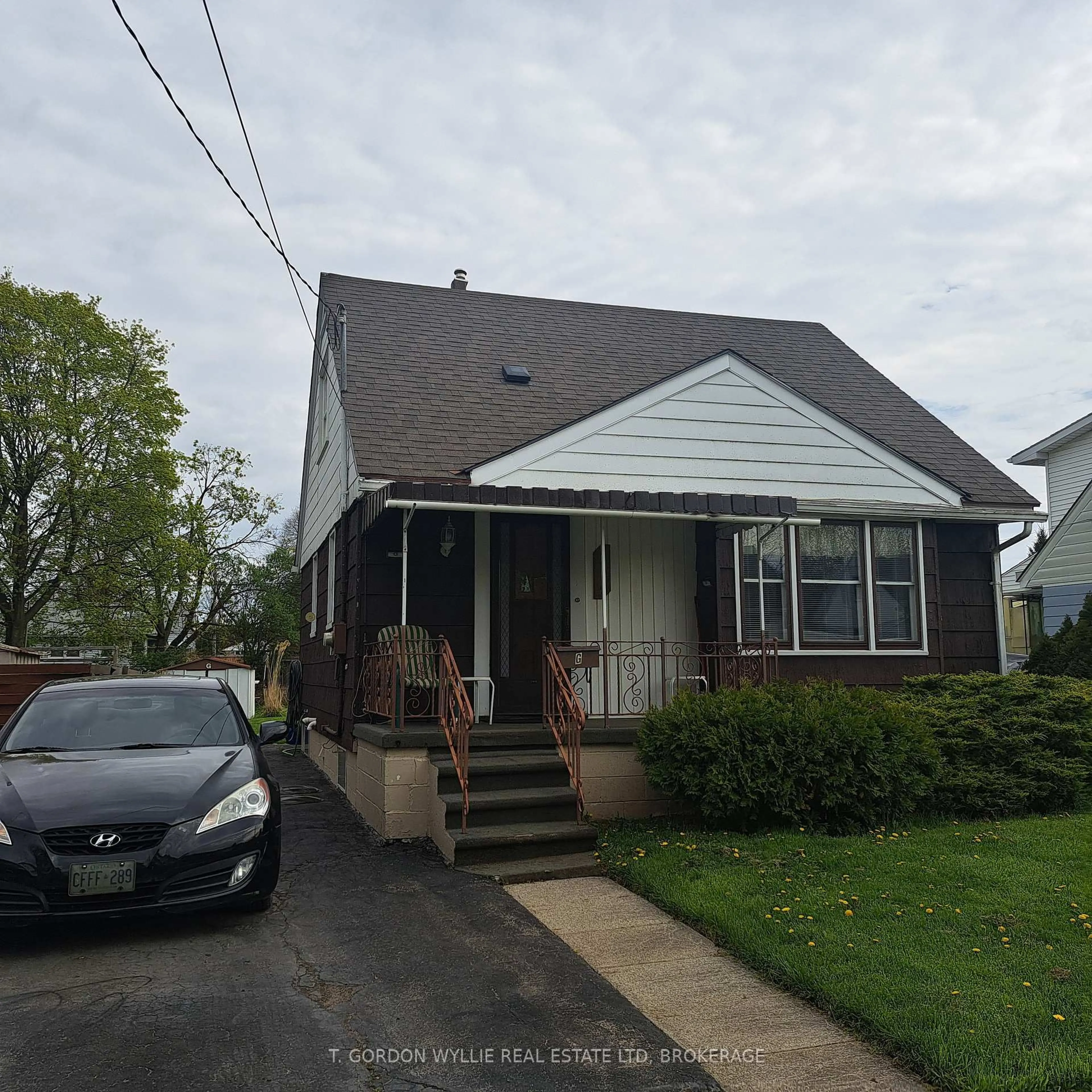 Home with vinyl exterior material, street for 6319 Atlee St, Niagara Falls Ontario L2G 2W4