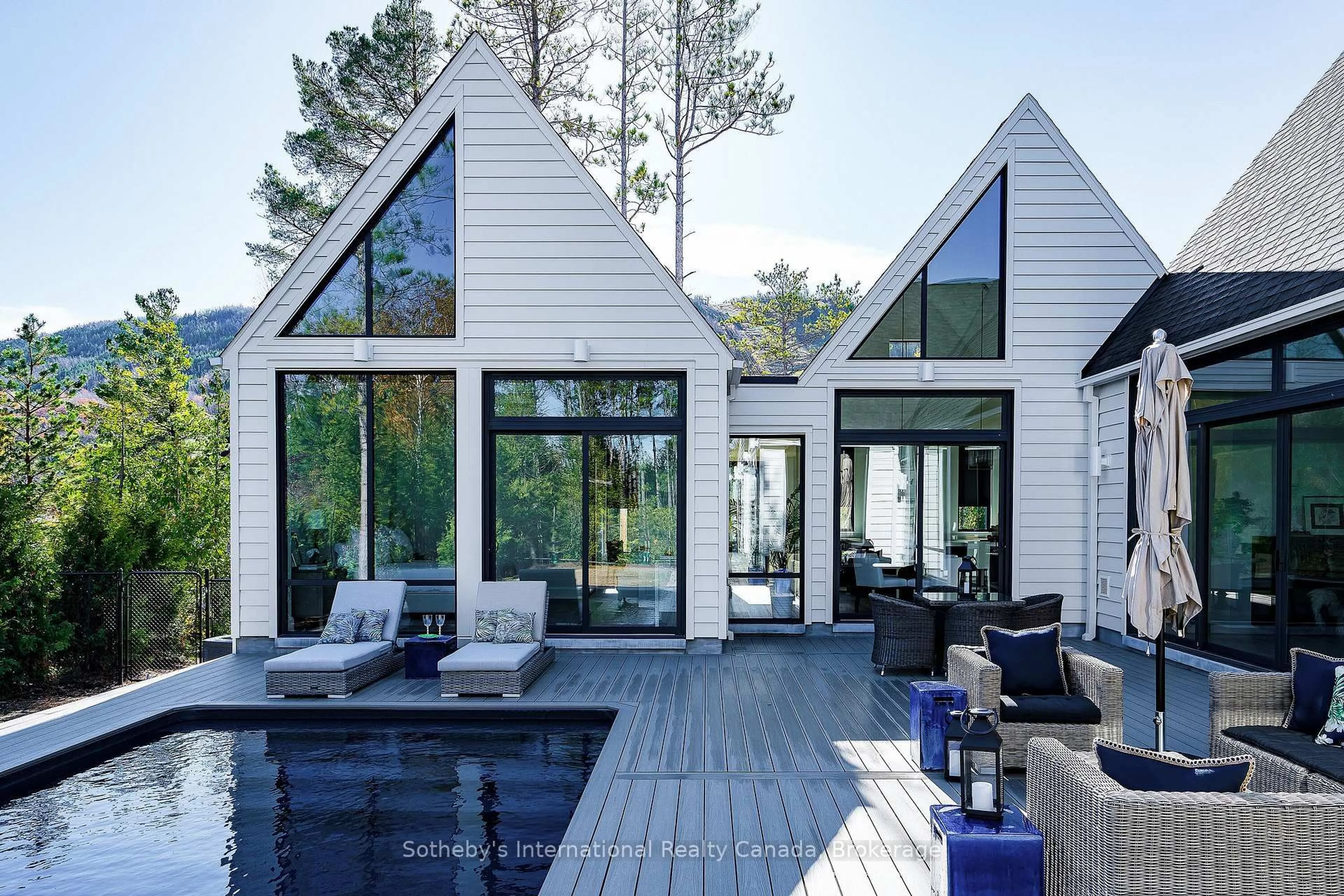 Home with vinyl exterior material, unknown for 101 DEER Lane, Blue Mountains Ontario N0H 1J0