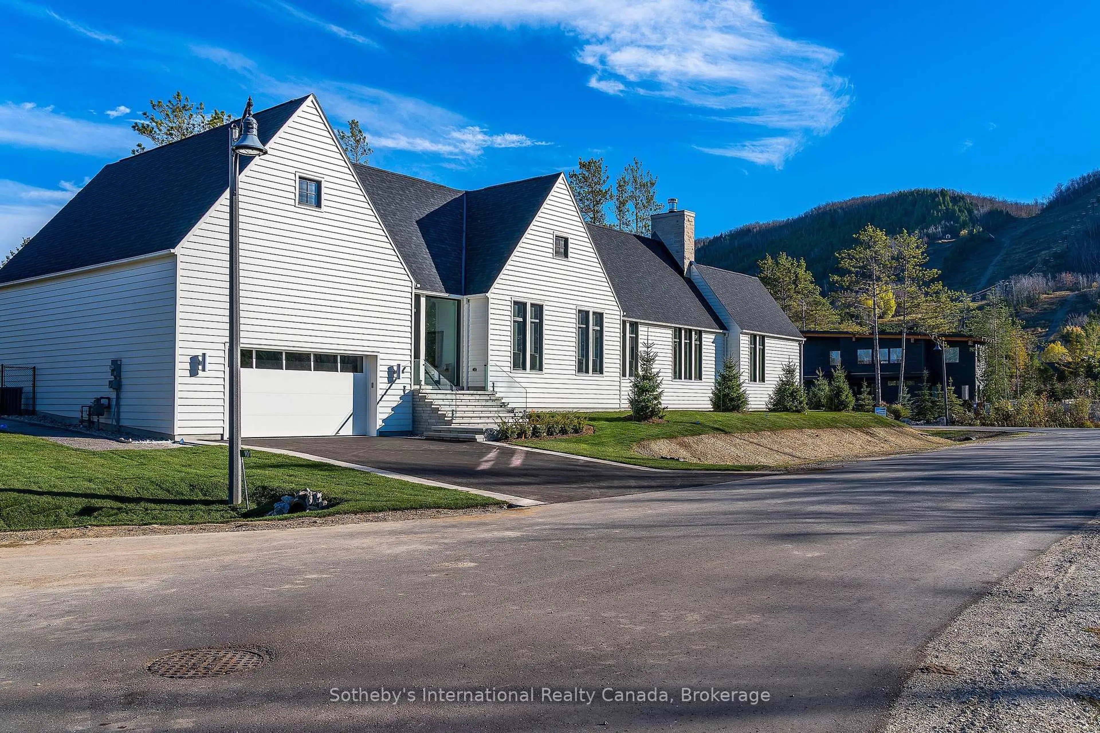 A pic from outside/outdoor area/front of a property/back of a property/a pic from drone, mountain view for 101 DEER Lane, Blue Mountains Ontario N0H 1J0