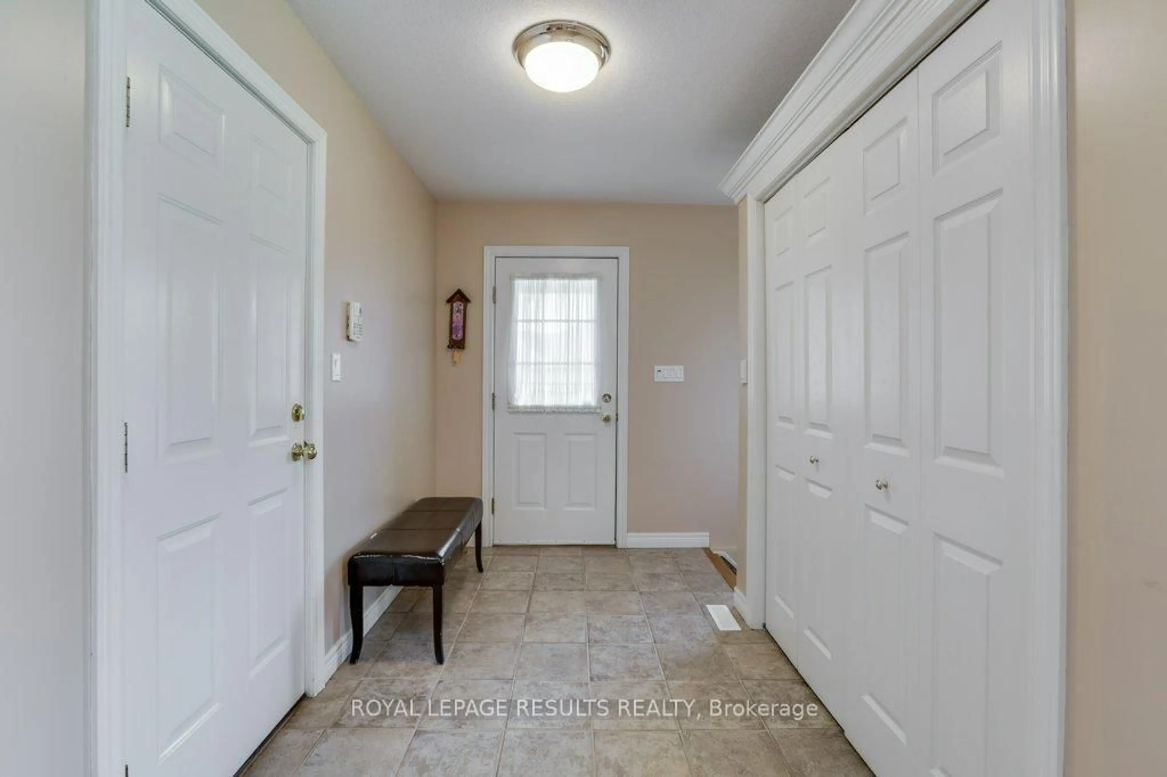 Indoor entryway for 20 Windemere Pl #12, St. Thomas Ontario N5R 6H6