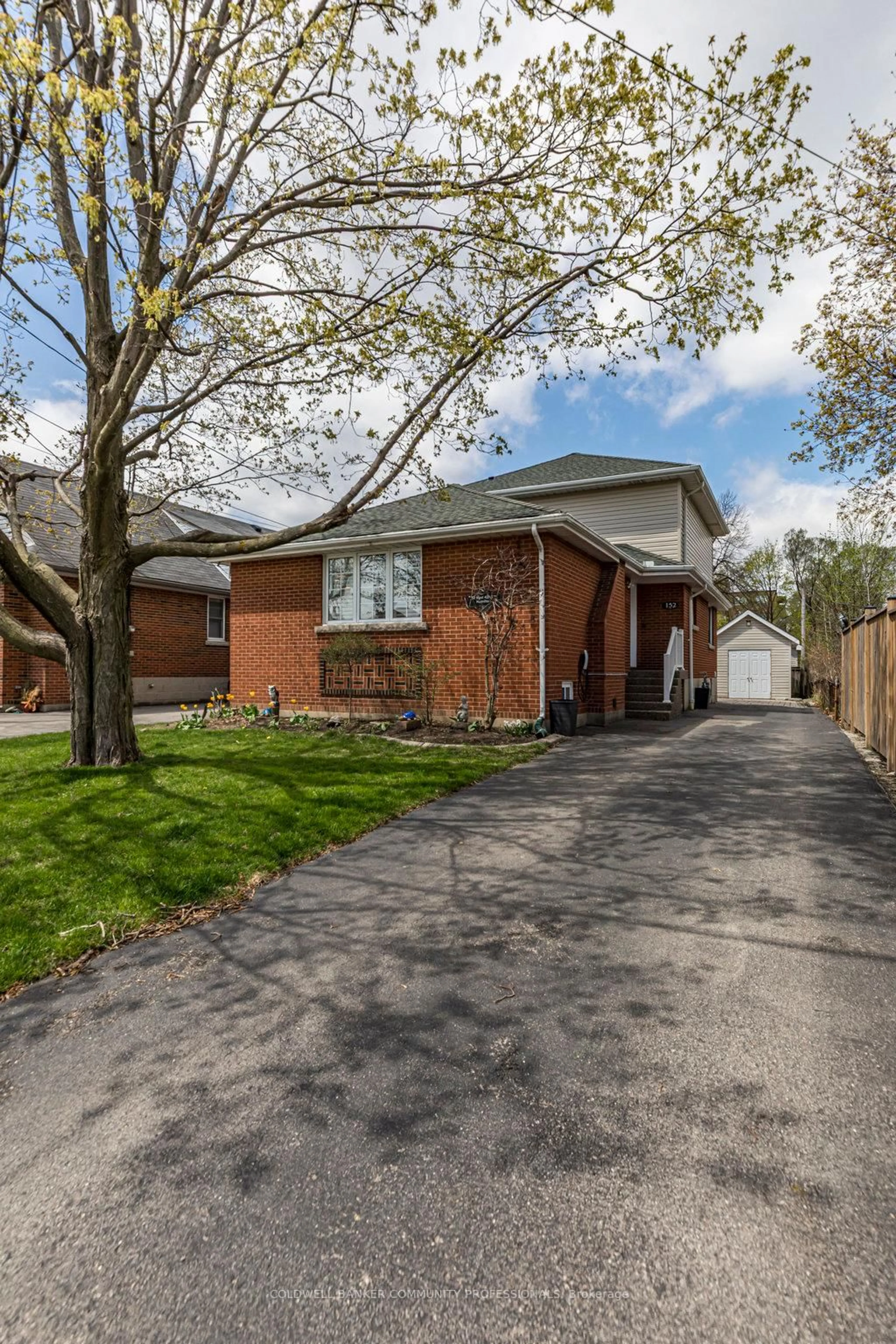 Home with brick exterior material, street for 152 East 42nd St, Hamilton Ontario L8T 3A5