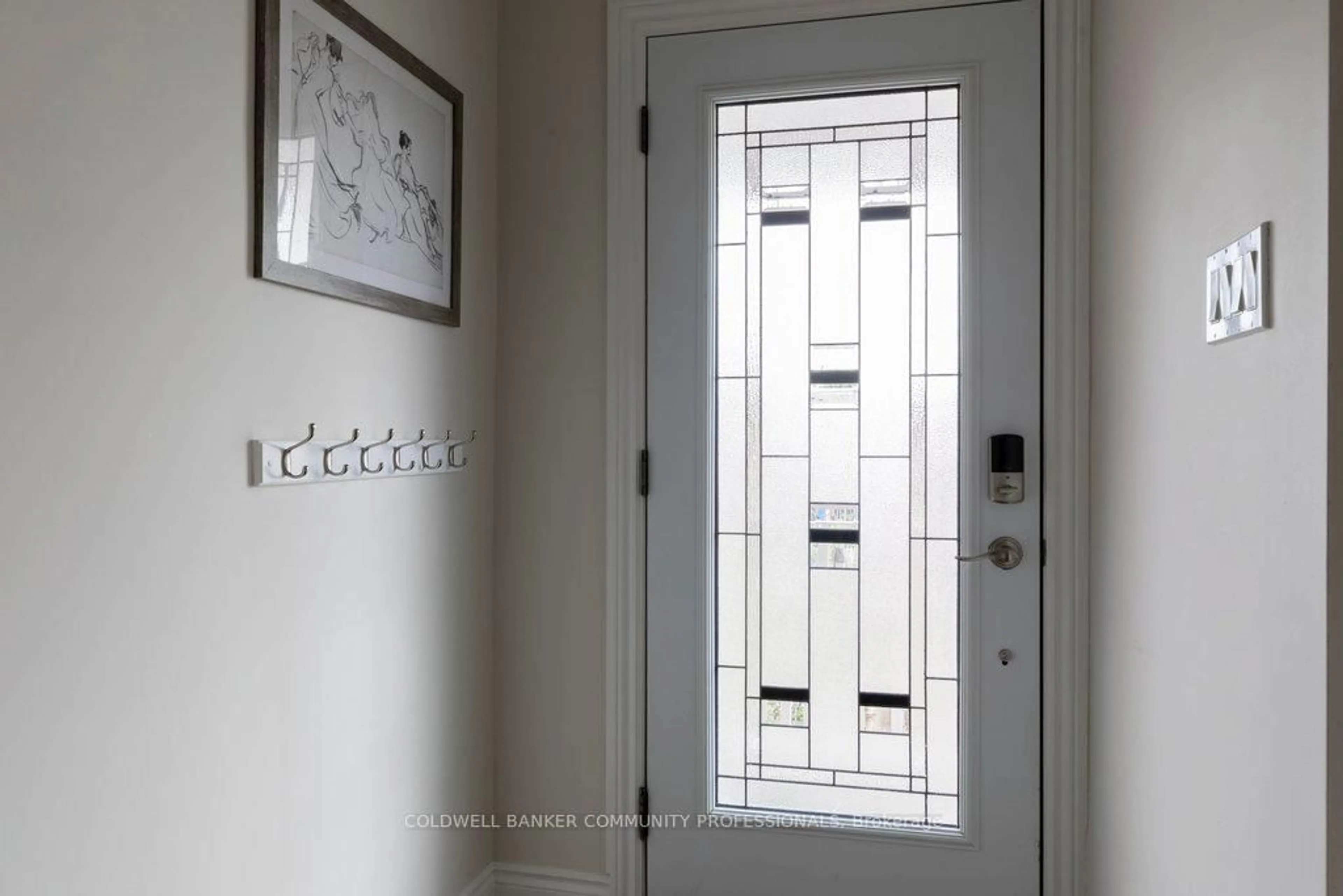 Indoor entryway for 152 East 42nd St, Hamilton Ontario L8T 3A5