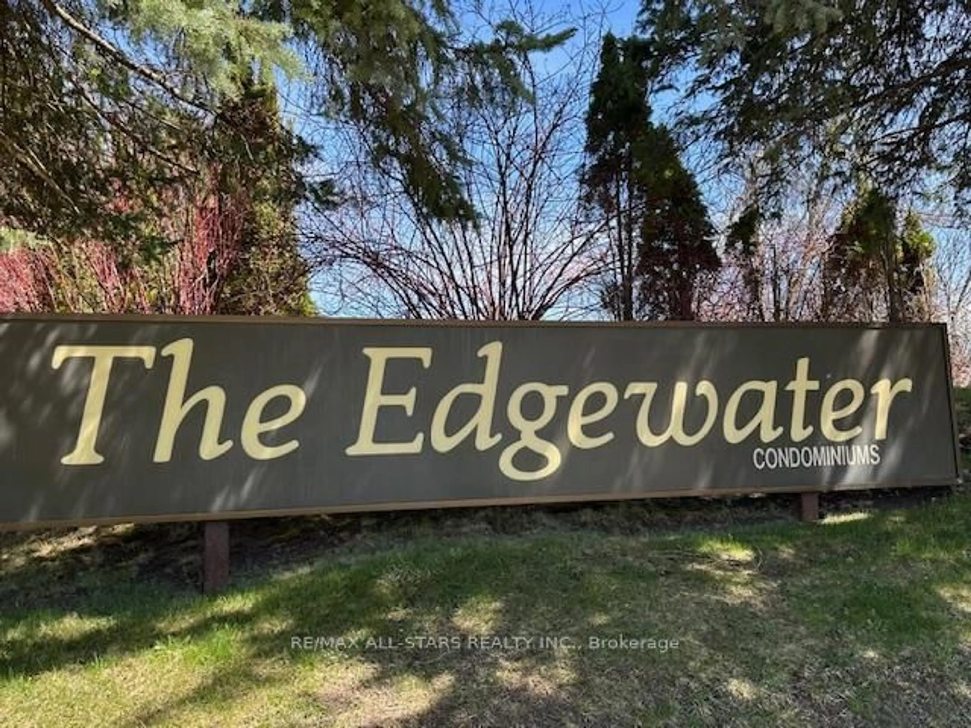 Indoor entryway for 200 East St #210, Kawartha Lakes Ontario K0M 1A0