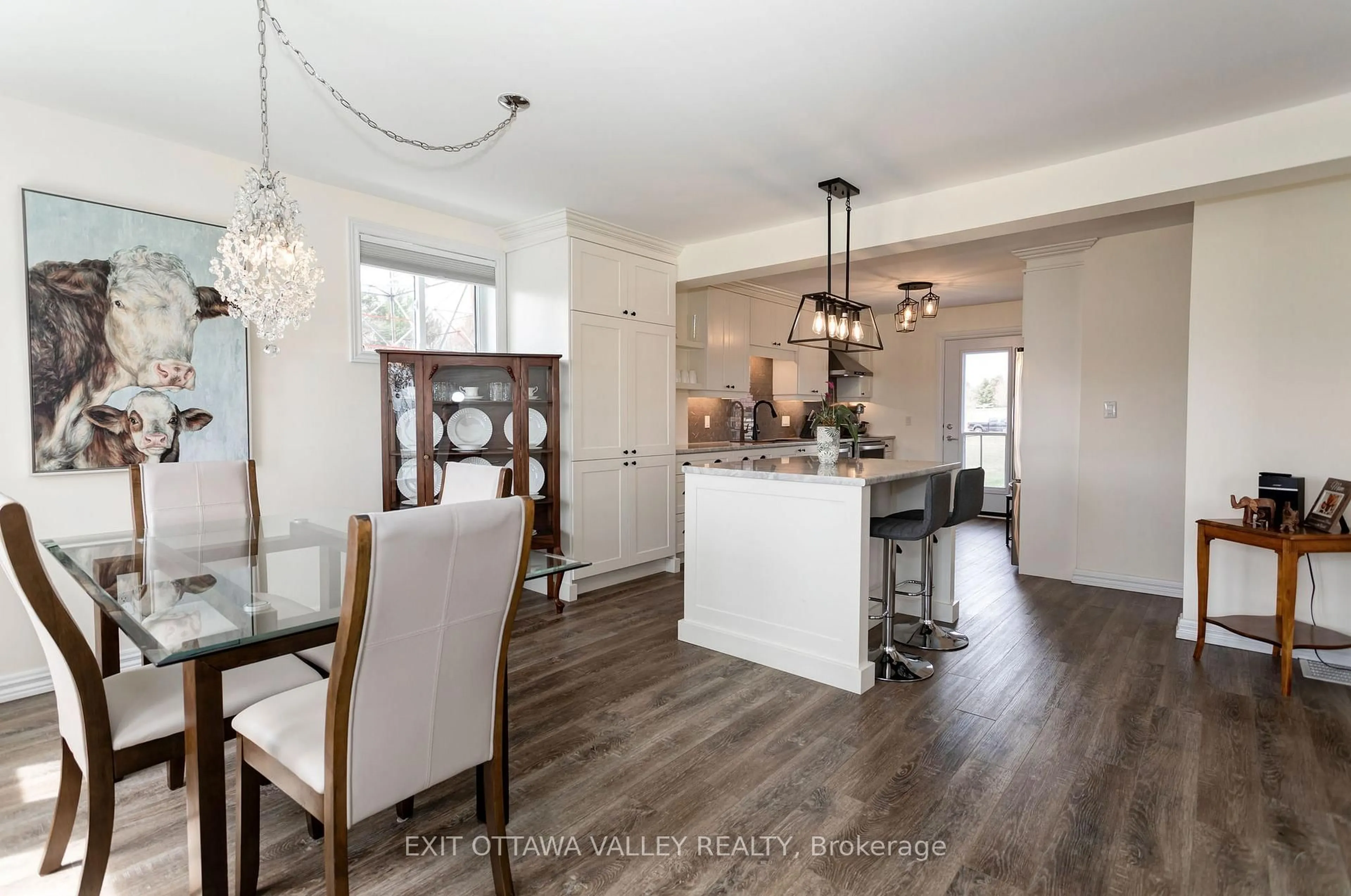 Open concept kitchen, wood/laminate floor for 670 Bruham Ave, Laurentian Valley Ontario K8A 5A2