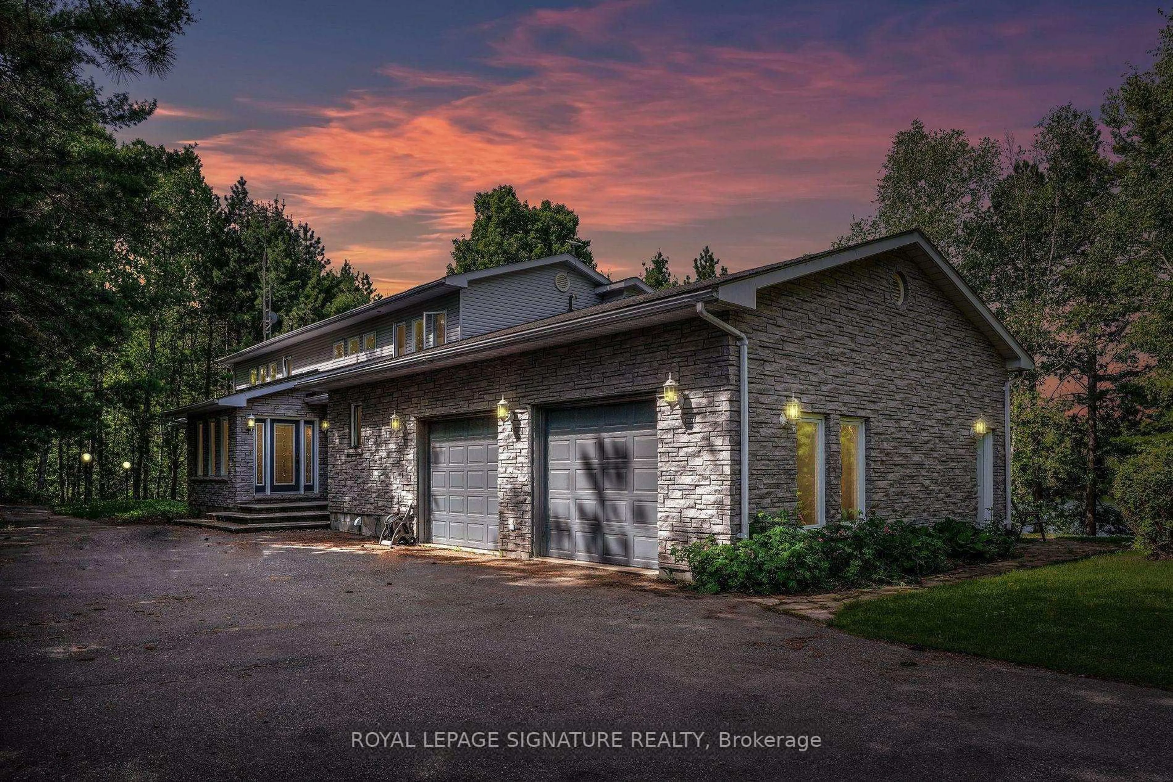 Home with brick exterior material, unknown for 40249 Combermere Rd, Barry's Bay Ontario K0J 1B0