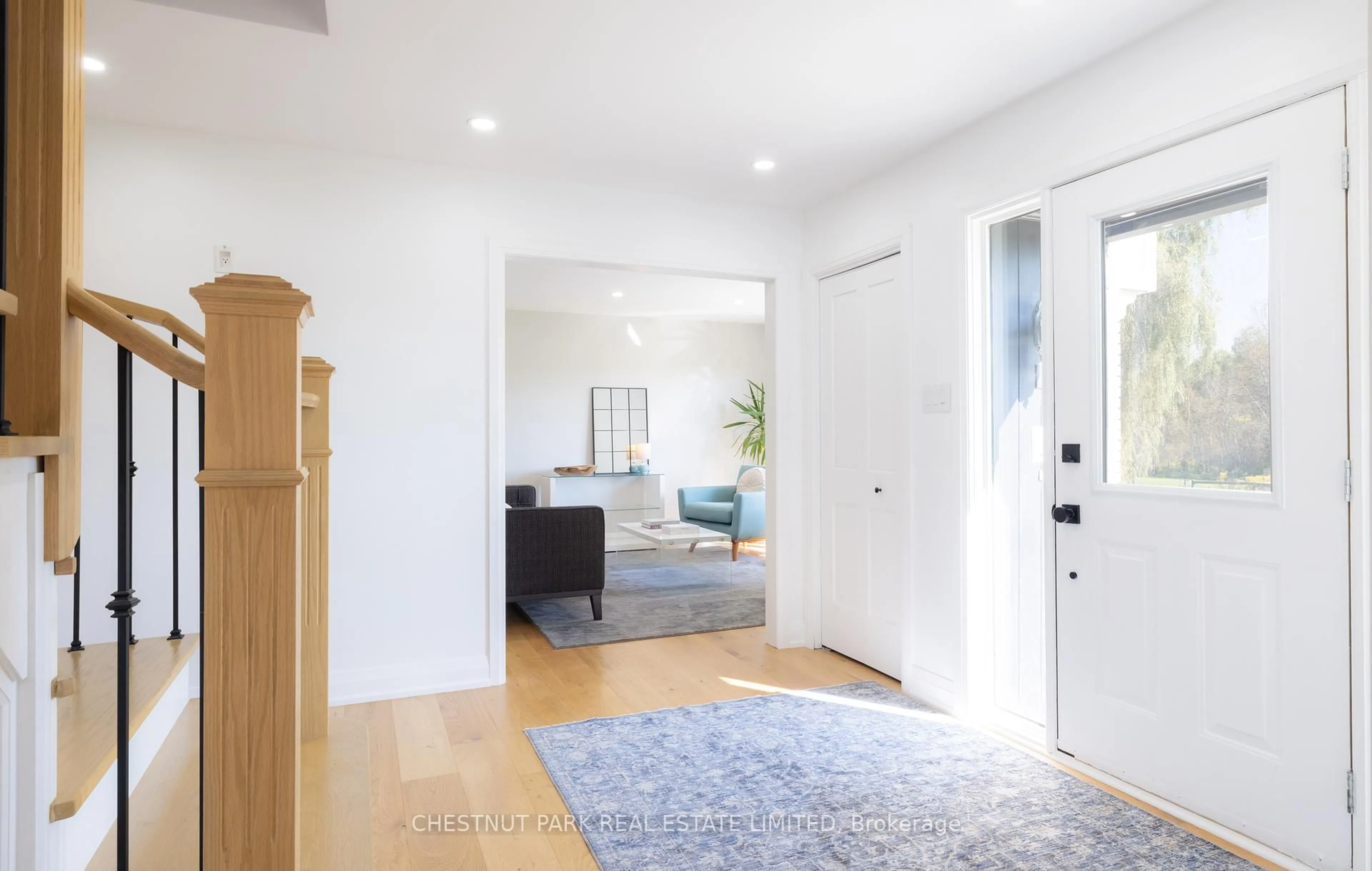Indoor entryway for 385081 20 Sdrd, Amaranth Ontario L9W 3Z4