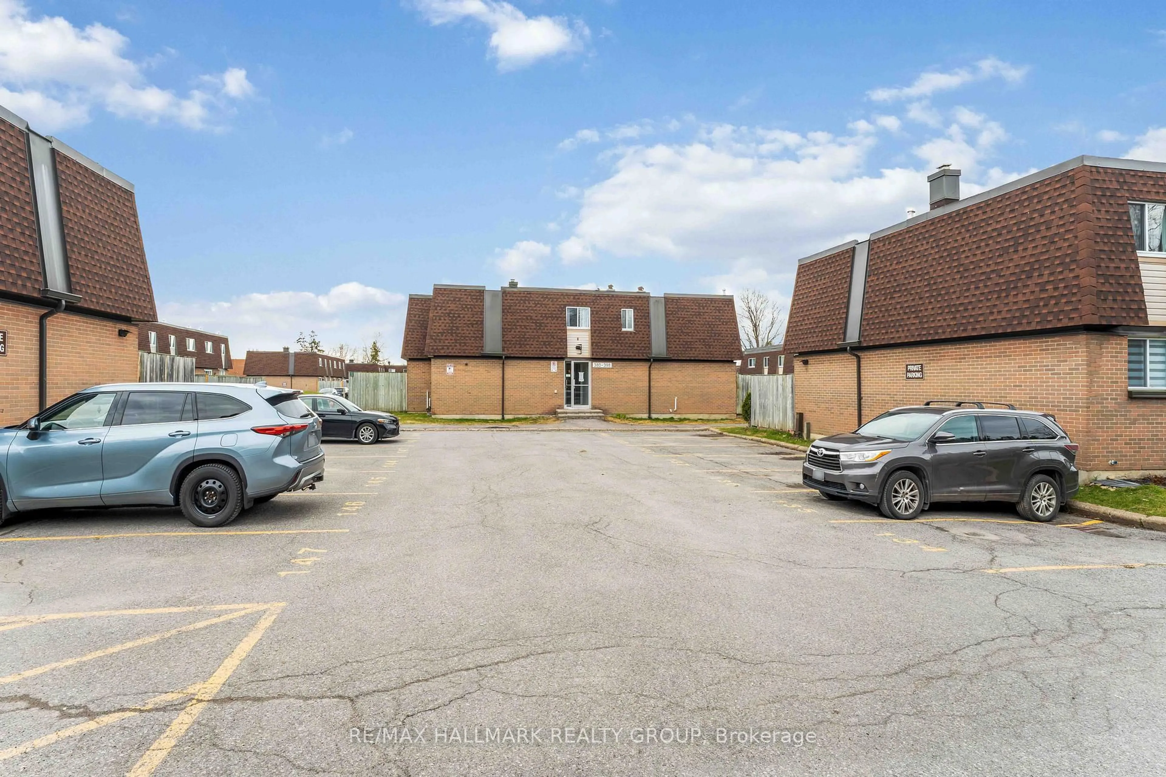 A pic from outside/outdoor area/front of a property/back of a property/a pic from drone, street for 388 Garden Glen Private #69, Ottawa Ontario K2G 1E4