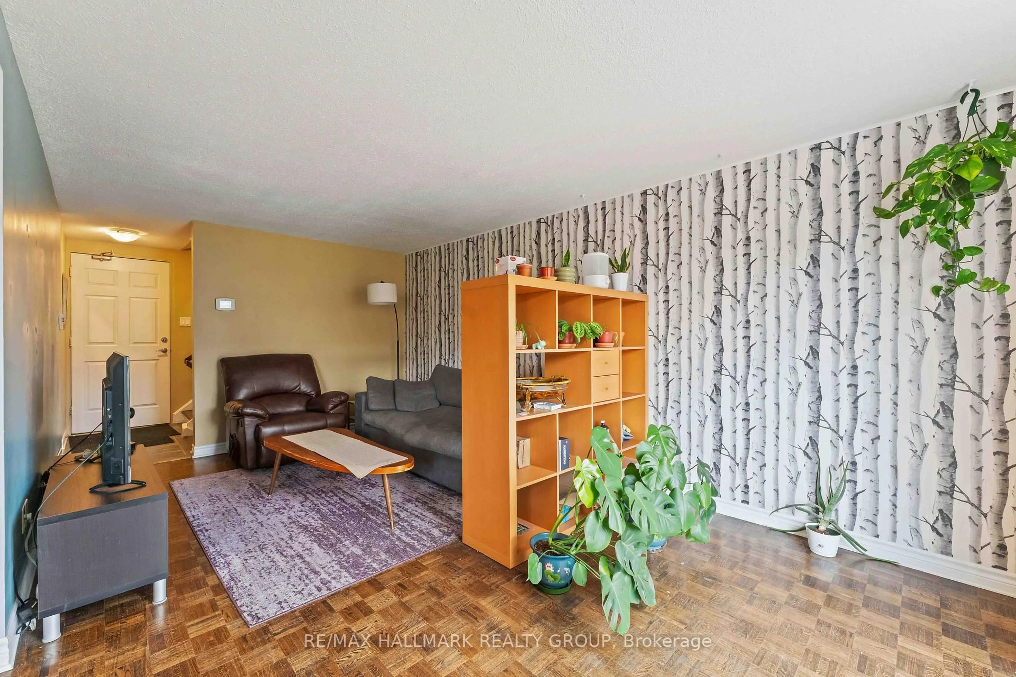 Living room with furniture, unknown for 388 Garden Glen Private #69, Ottawa Ontario K2G 1E4