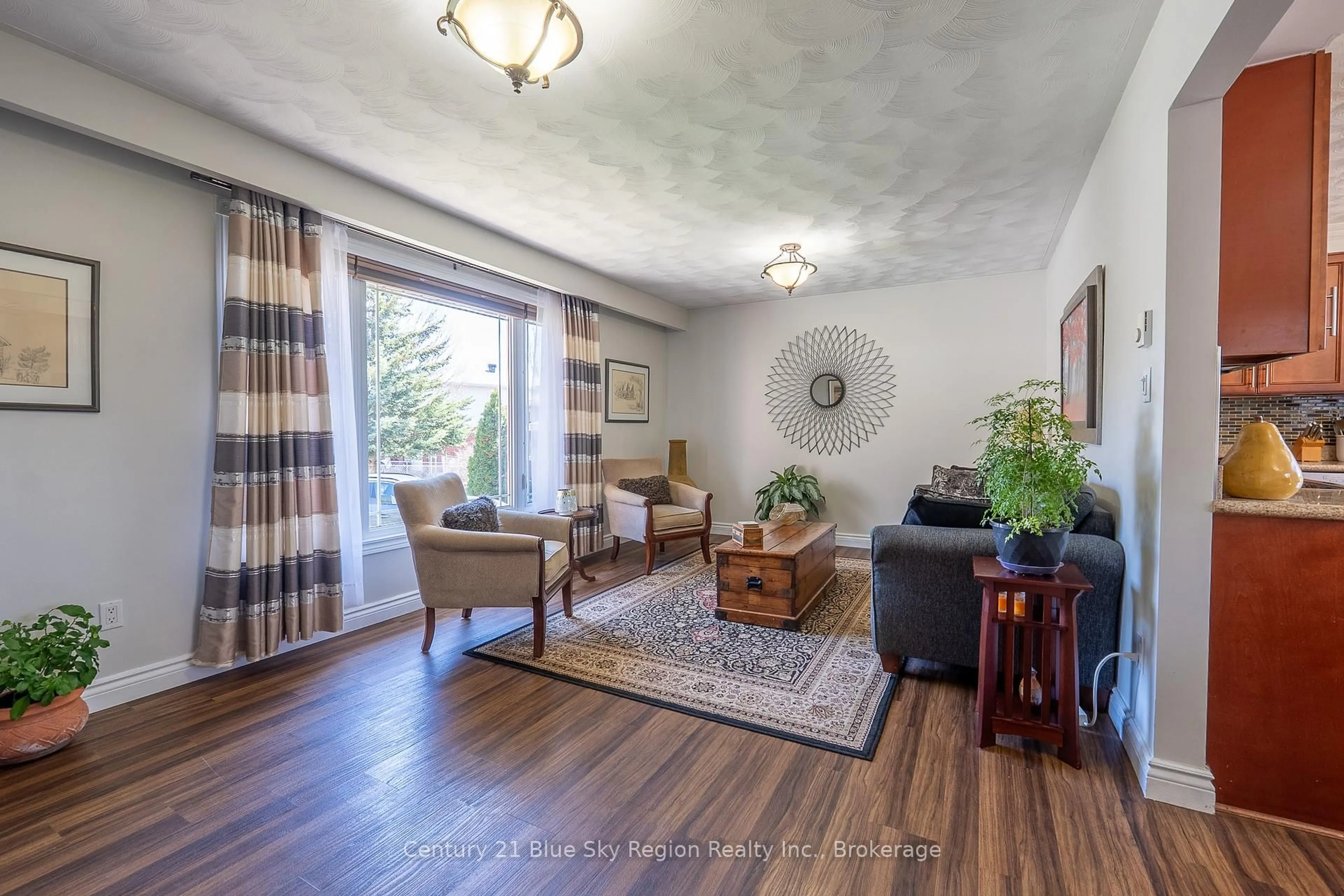 Living room with furniture, wood/laminate floor for 24 Riddle Crt, North Bay Ontario P1B 8S6