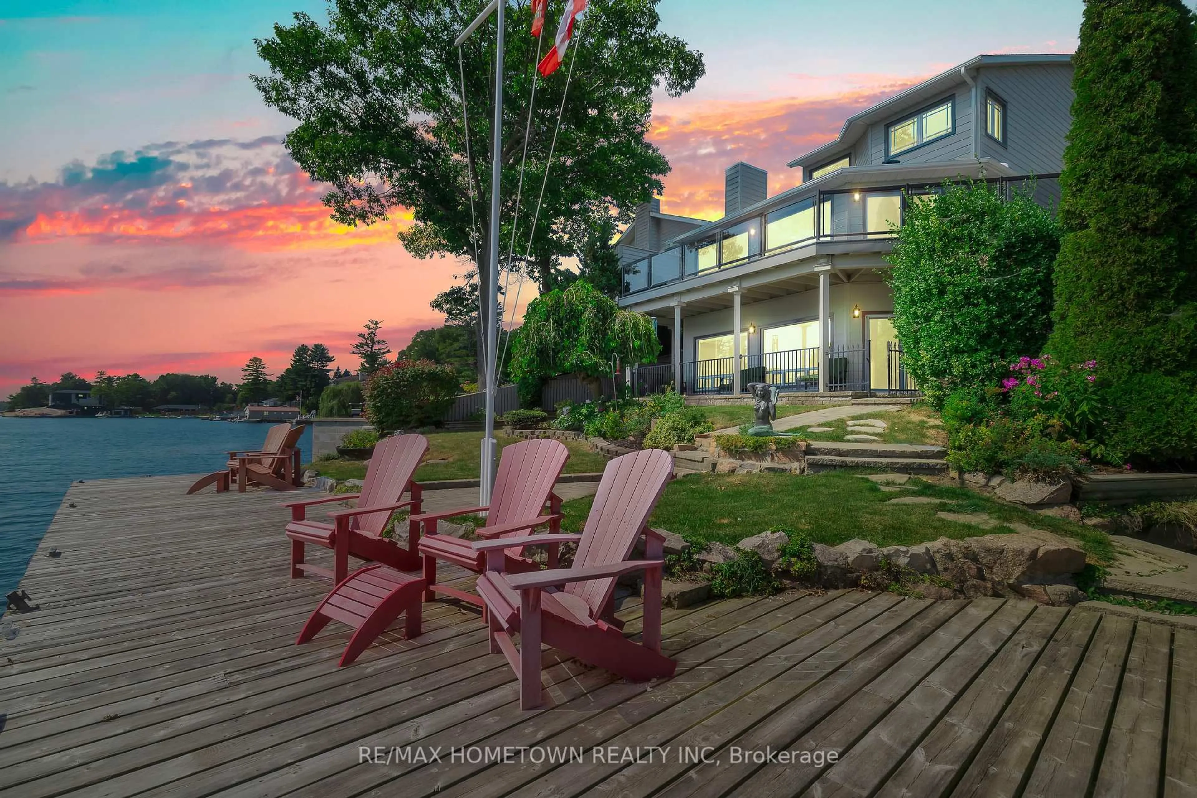 A pic from outside/outdoor area/front of a property/back of a property/a pic from drone, water/lake/river/ocean view for 9 BAYVIEW Rd, Brockville Ontario K6V 5S2