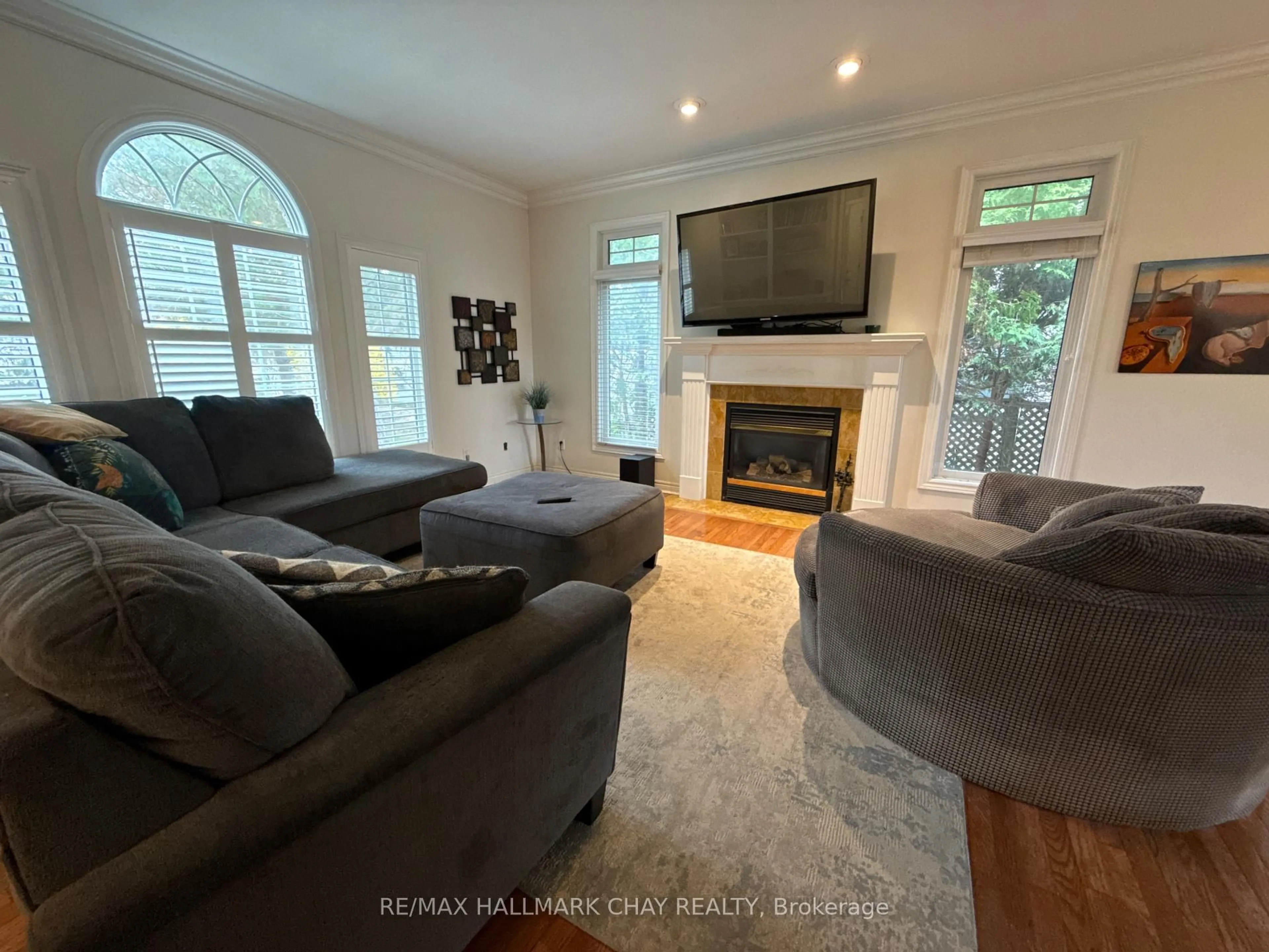 Living room with furniture, unknown for 1401 Westdel Bourne N/A, London South Ontario N6K 4R1