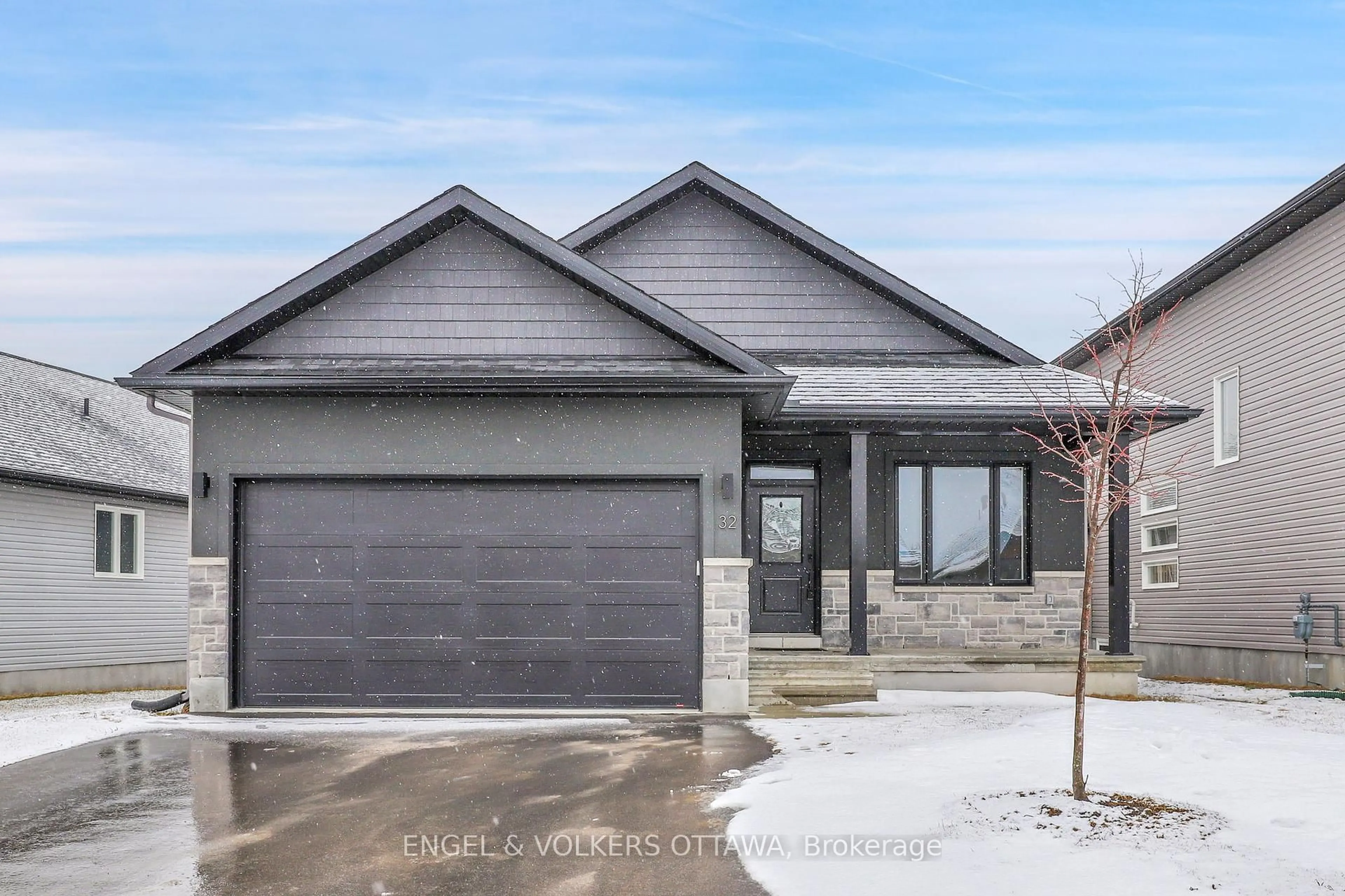 Home with brick exterior material, street for 32 Seabert Dr, Arnprior Ontario K7S 3N2