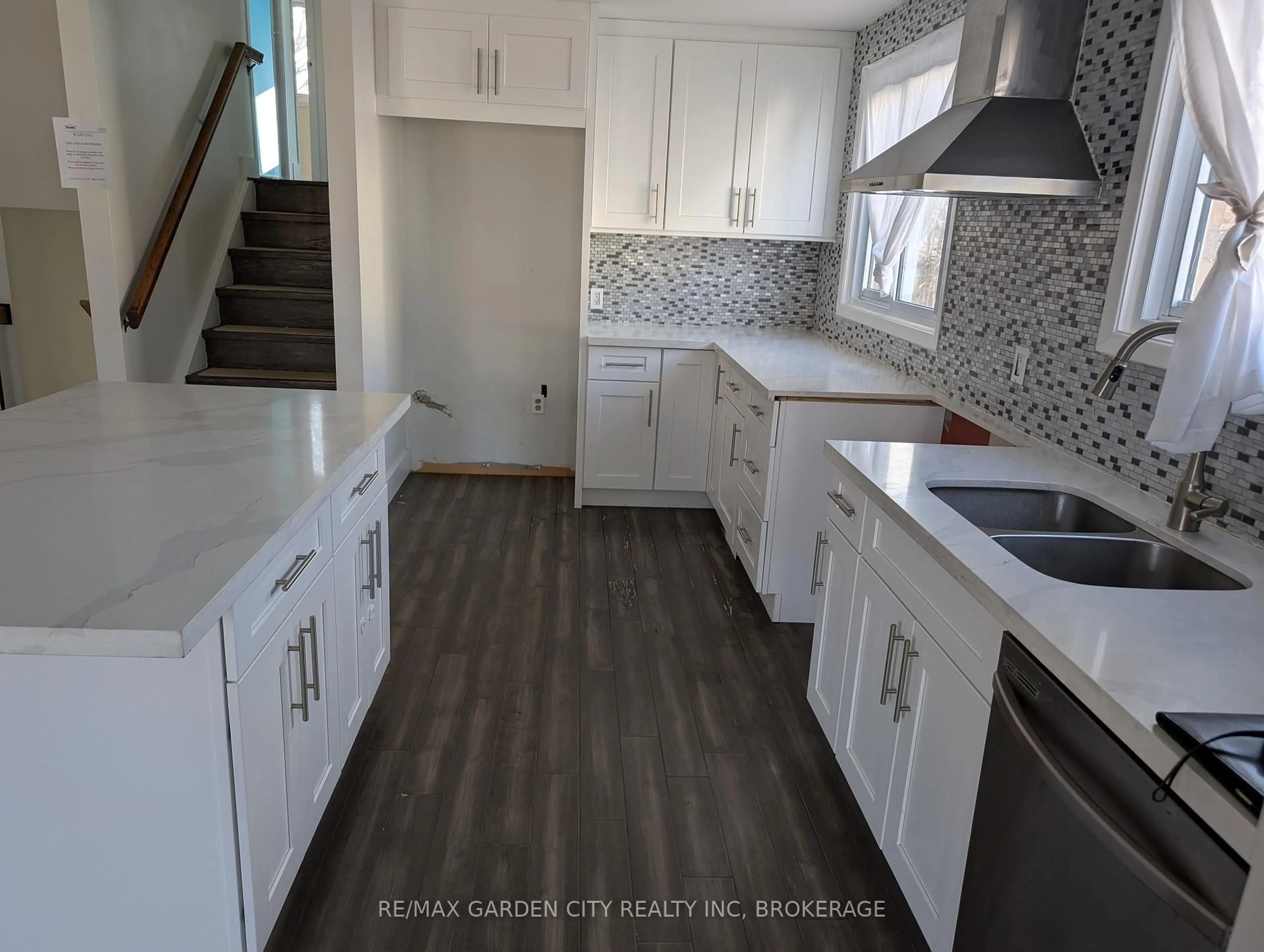 Open concept kitchen, unknown for 19 CECELIA Crt, St. Catharines Ontario L2M 7R7