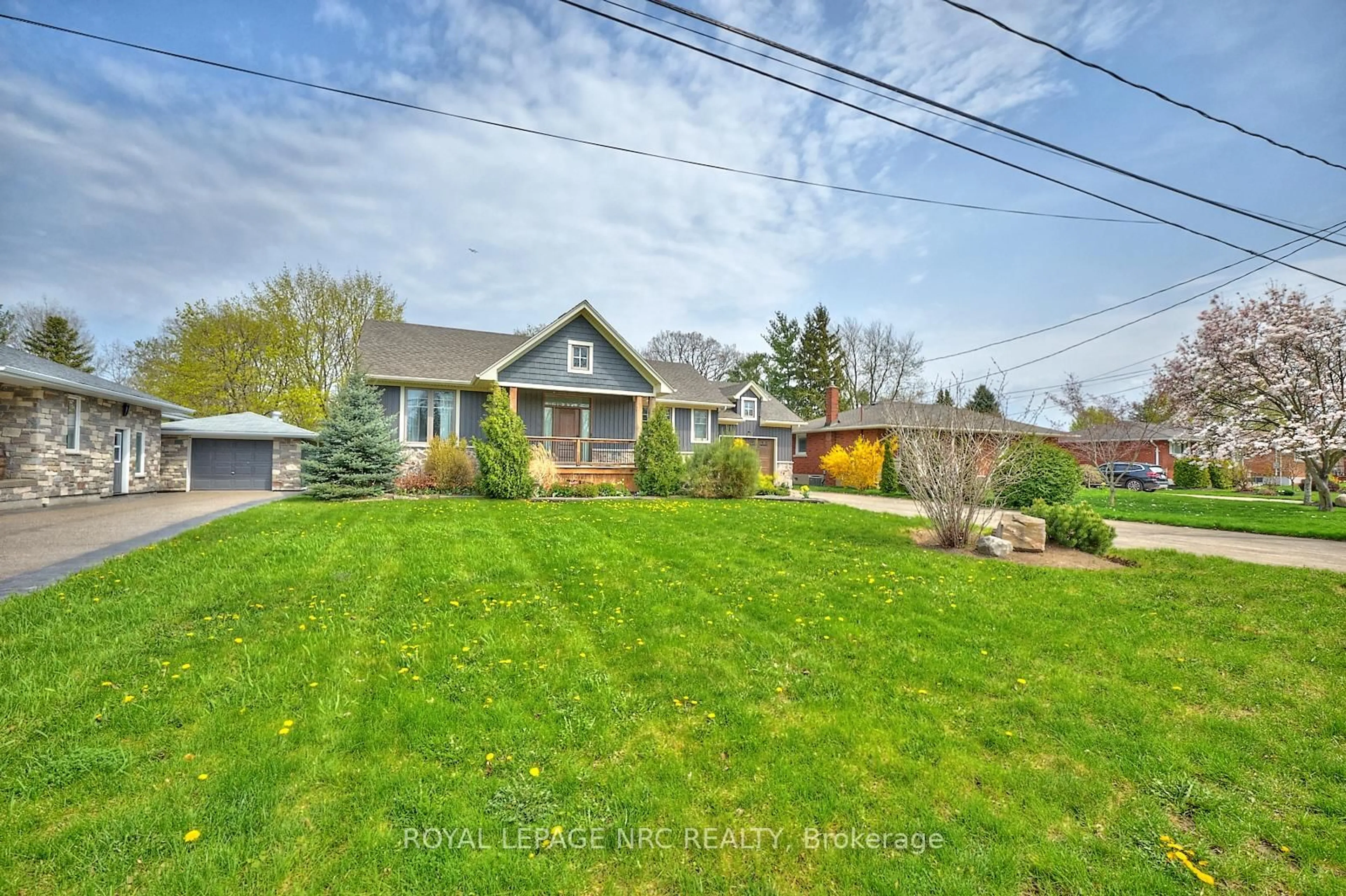 A pic from outside/outdoor area/front of a property/back of a property/a pic from drone, street for 20 Henry St, Niagara-on-the-Lake Ontario L0S 1T0