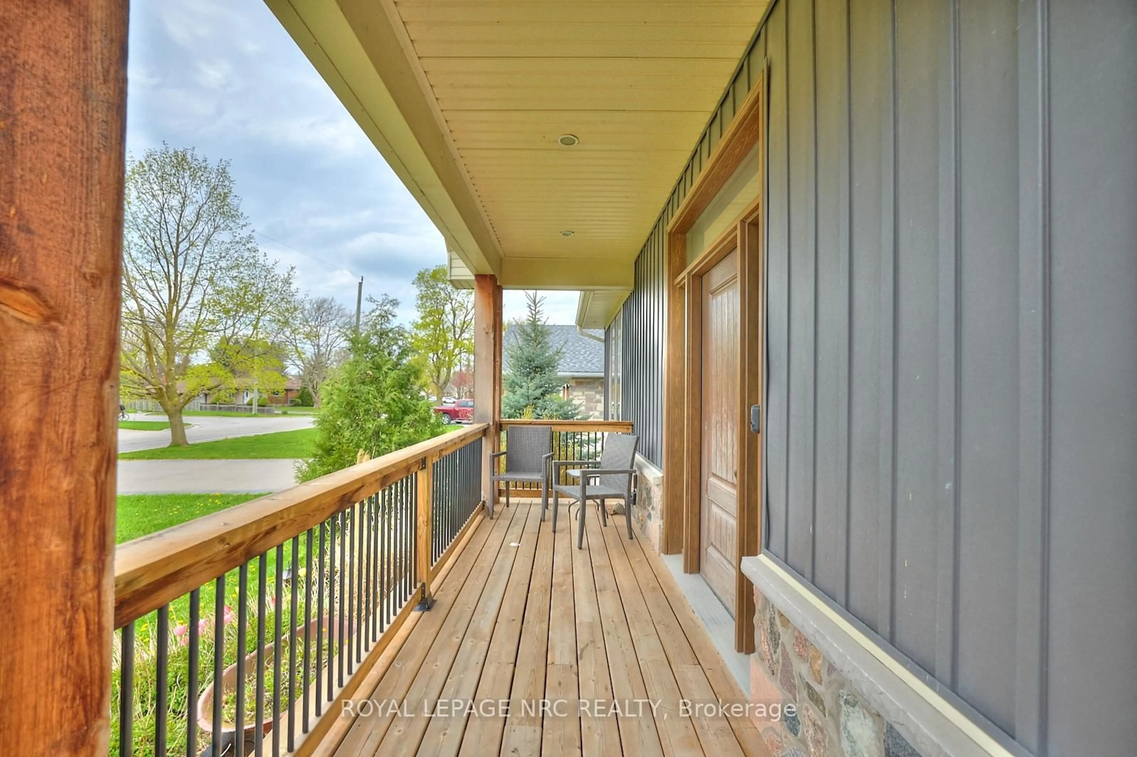 Patio, street for 20 Henry St, Niagara-on-the-Lake Ontario L0S 1T0