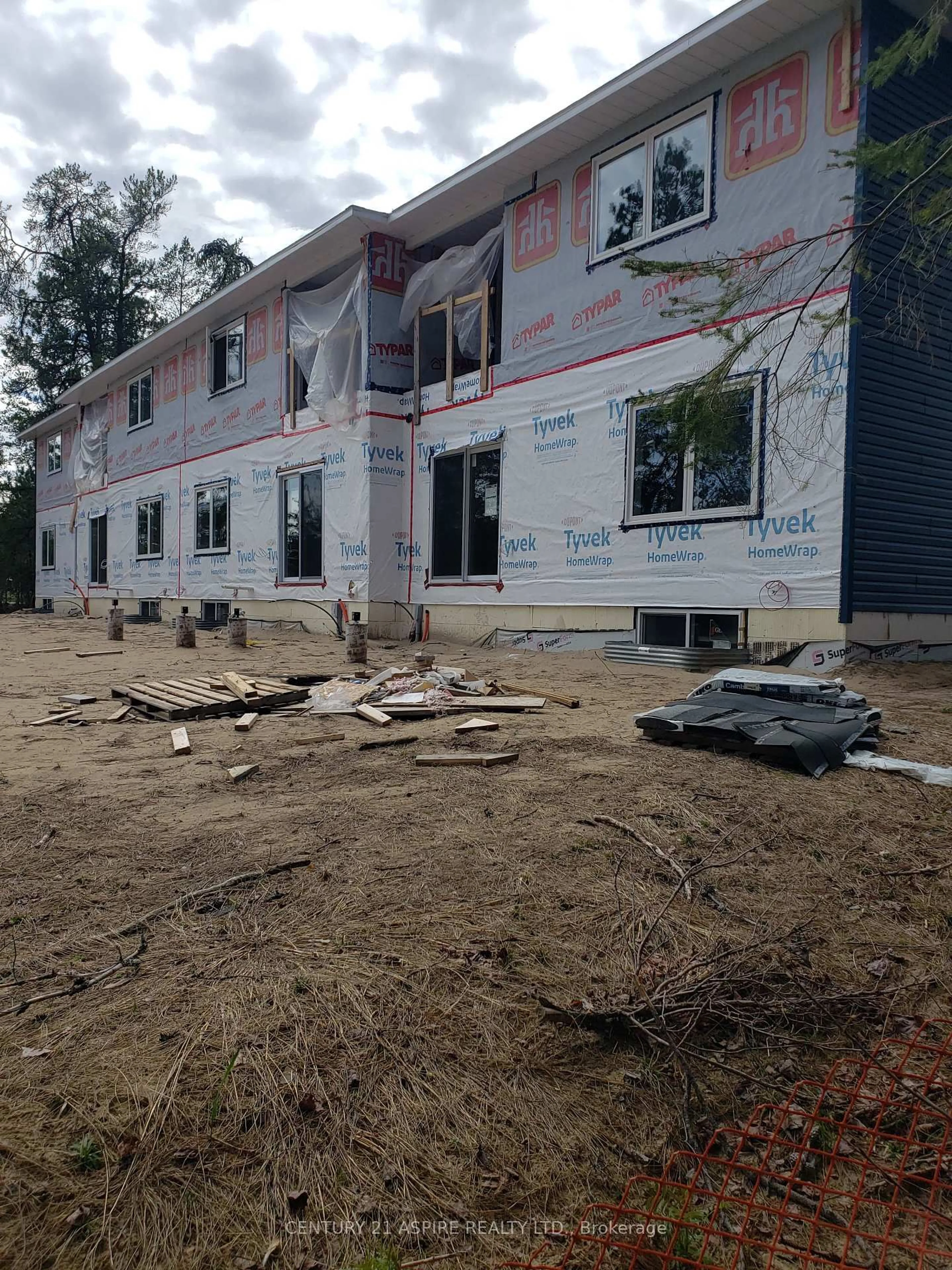 Home with vinyl exterior material, building for 94A Frontenac Cres, Deep River Ontario K0J 1P0