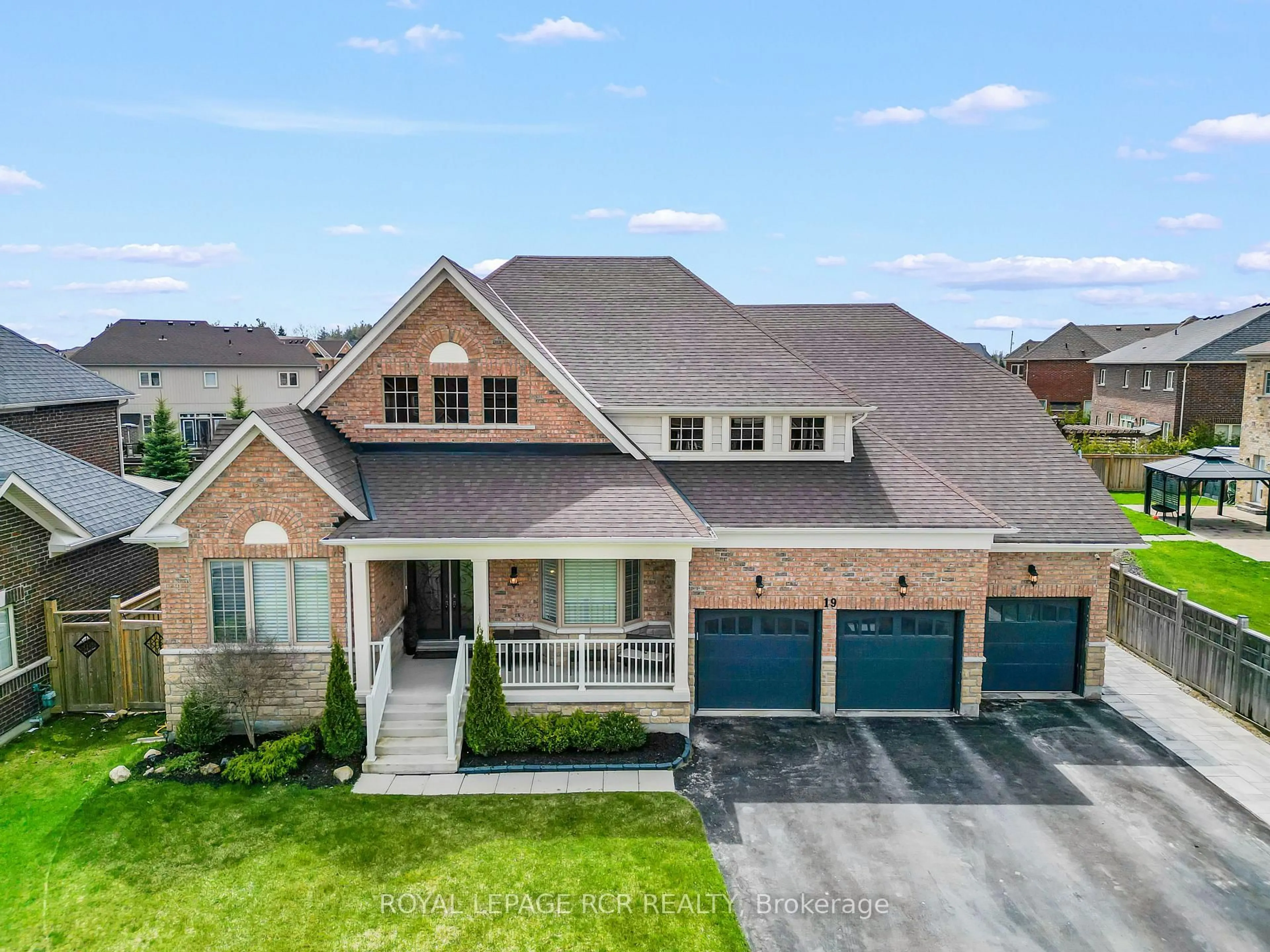 A pic from outside/outdoor area/front of a property/back of a property/a pic from drone, street for 19 Skelton St, Mono Ontario L9W 6W9