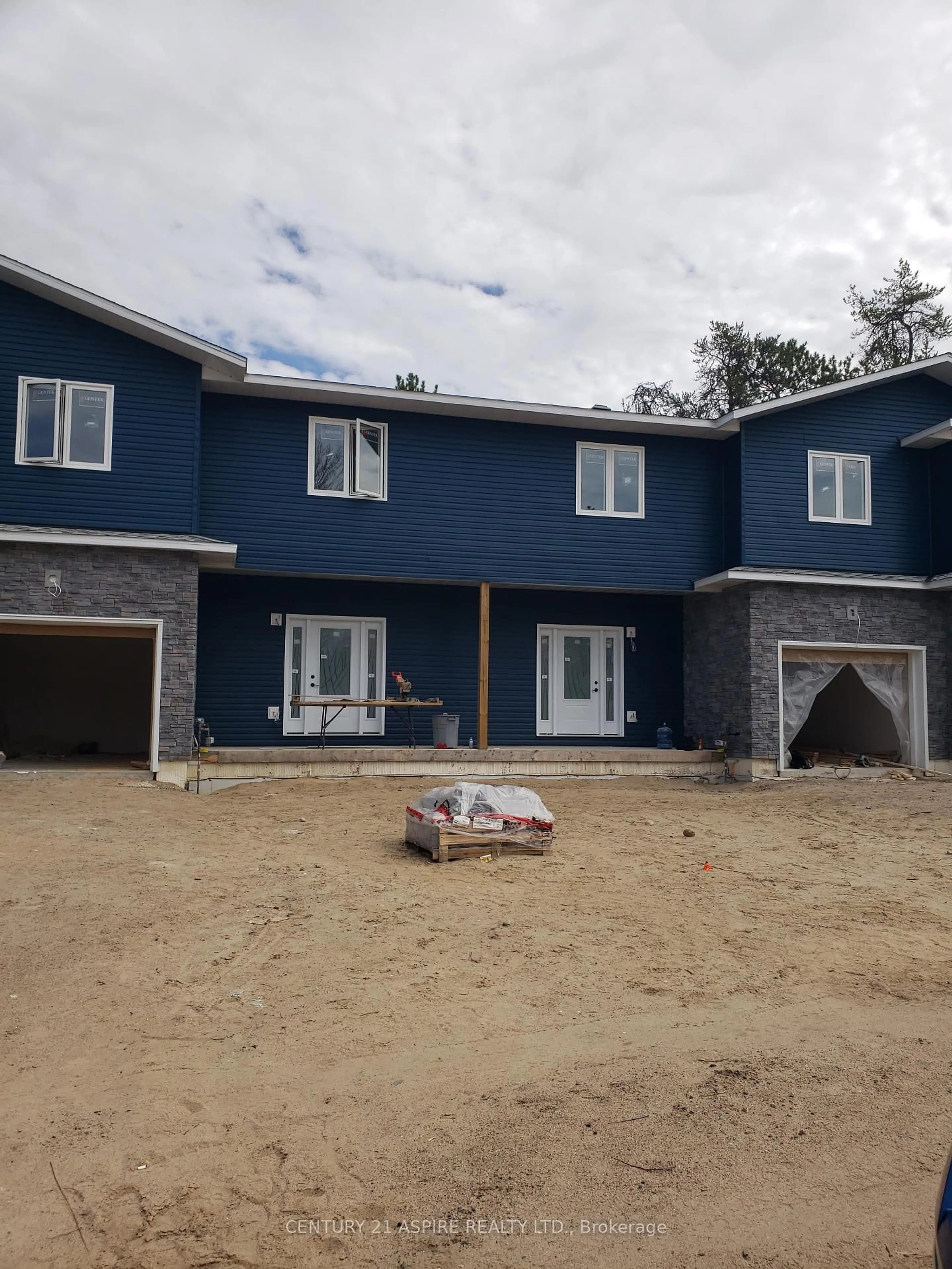 Home with vinyl exterior material, building for 94C Frontenac Cres, Deep River Ontario K0J 1P0