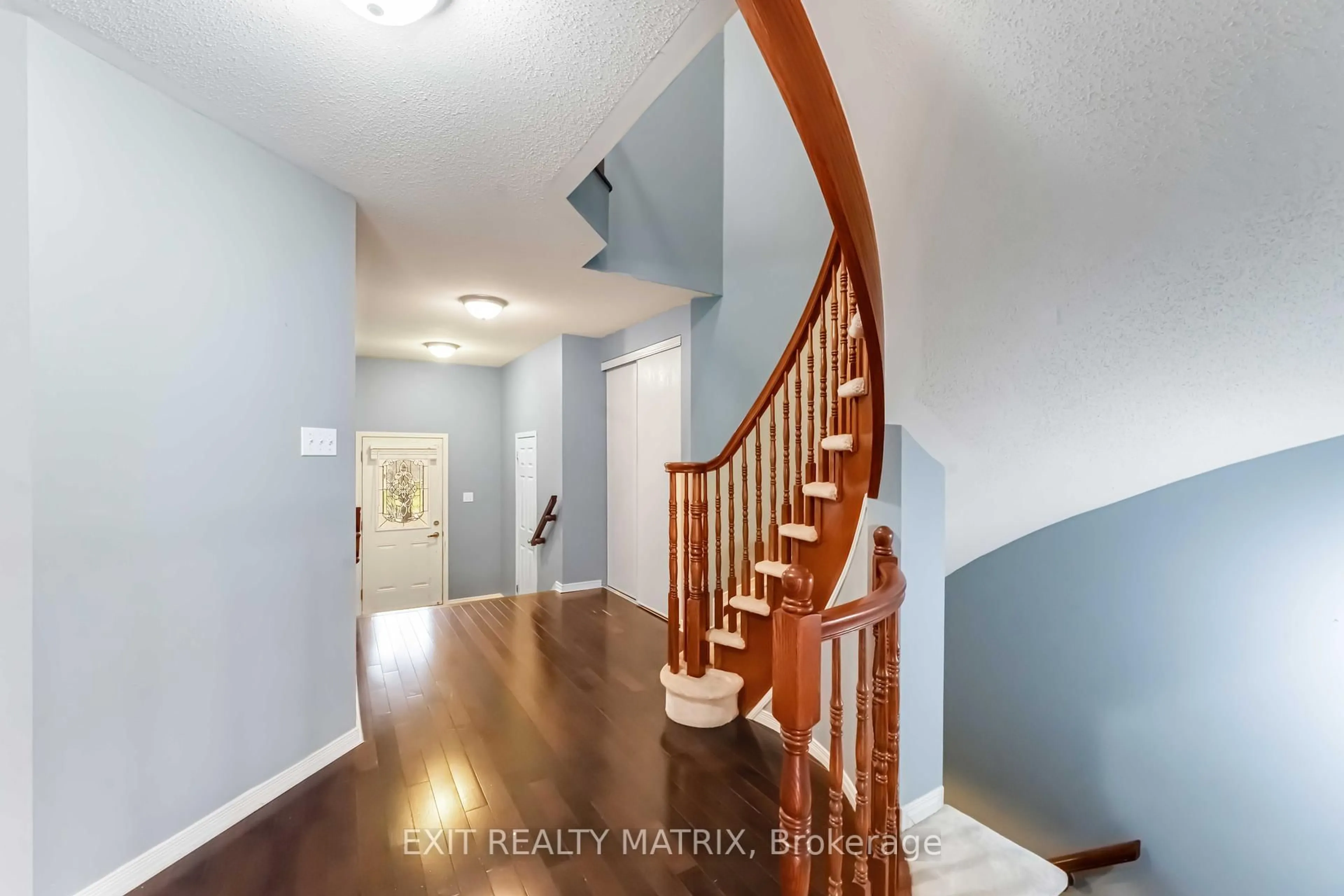 Indoor entryway for 734 Crowberry St, Orleans Ontario K4A 0B1