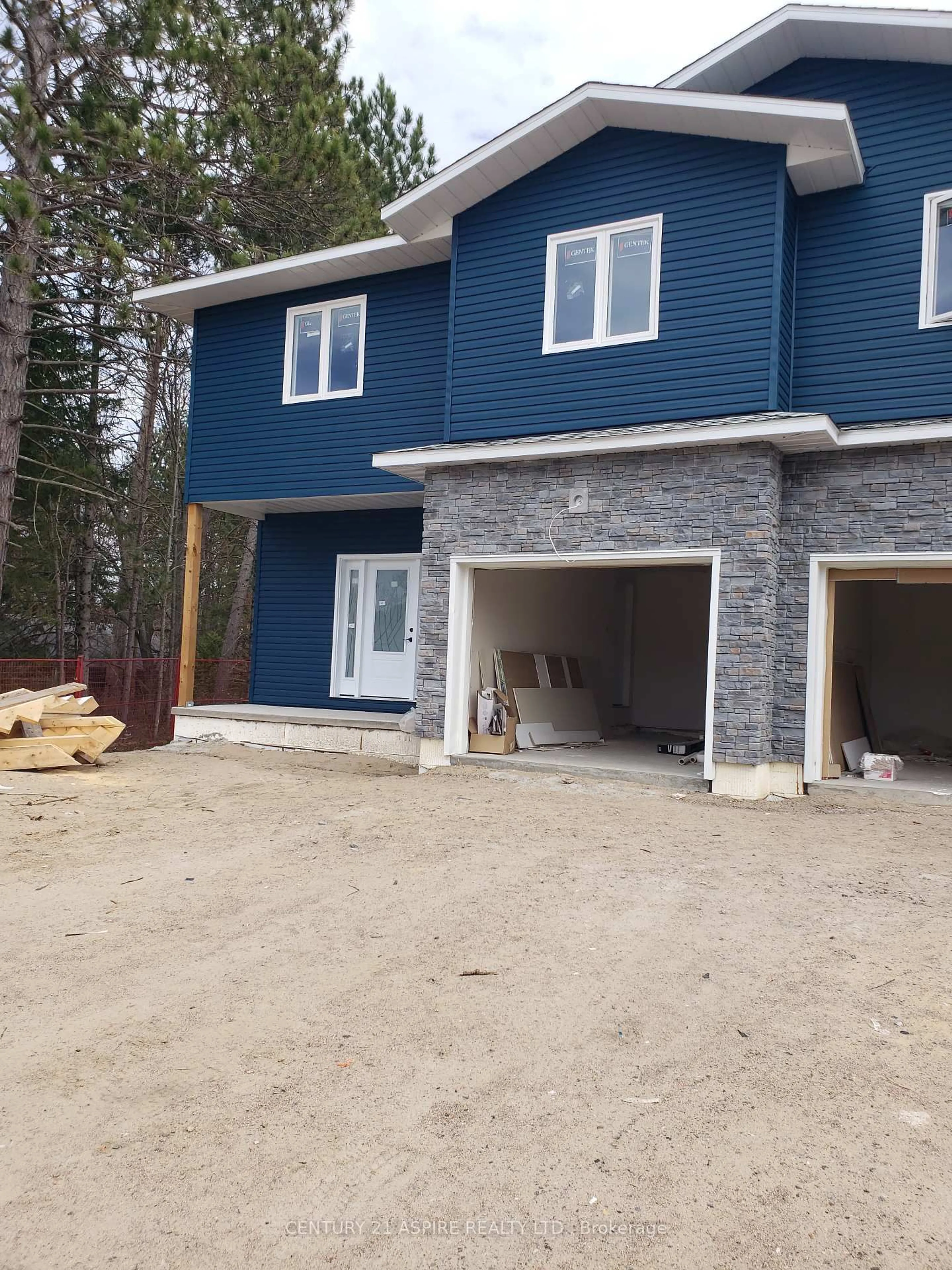 Home with vinyl exterior material, building for 94D Frontenac Cres, Deep River Ontario K0J 1P0