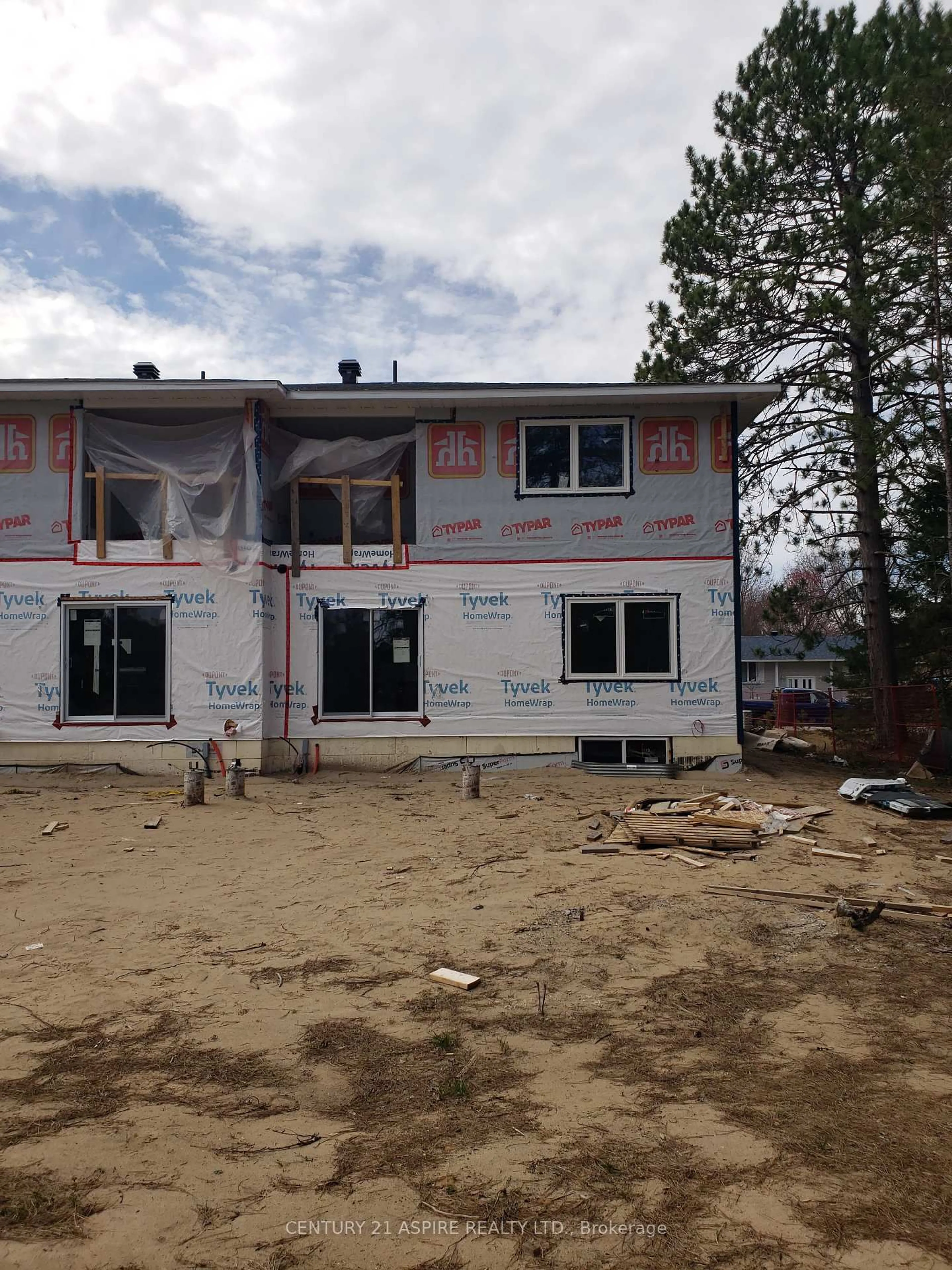 Home with vinyl exterior material, building for 94D Frontenac Cres, Deep River Ontario K0J 1P0