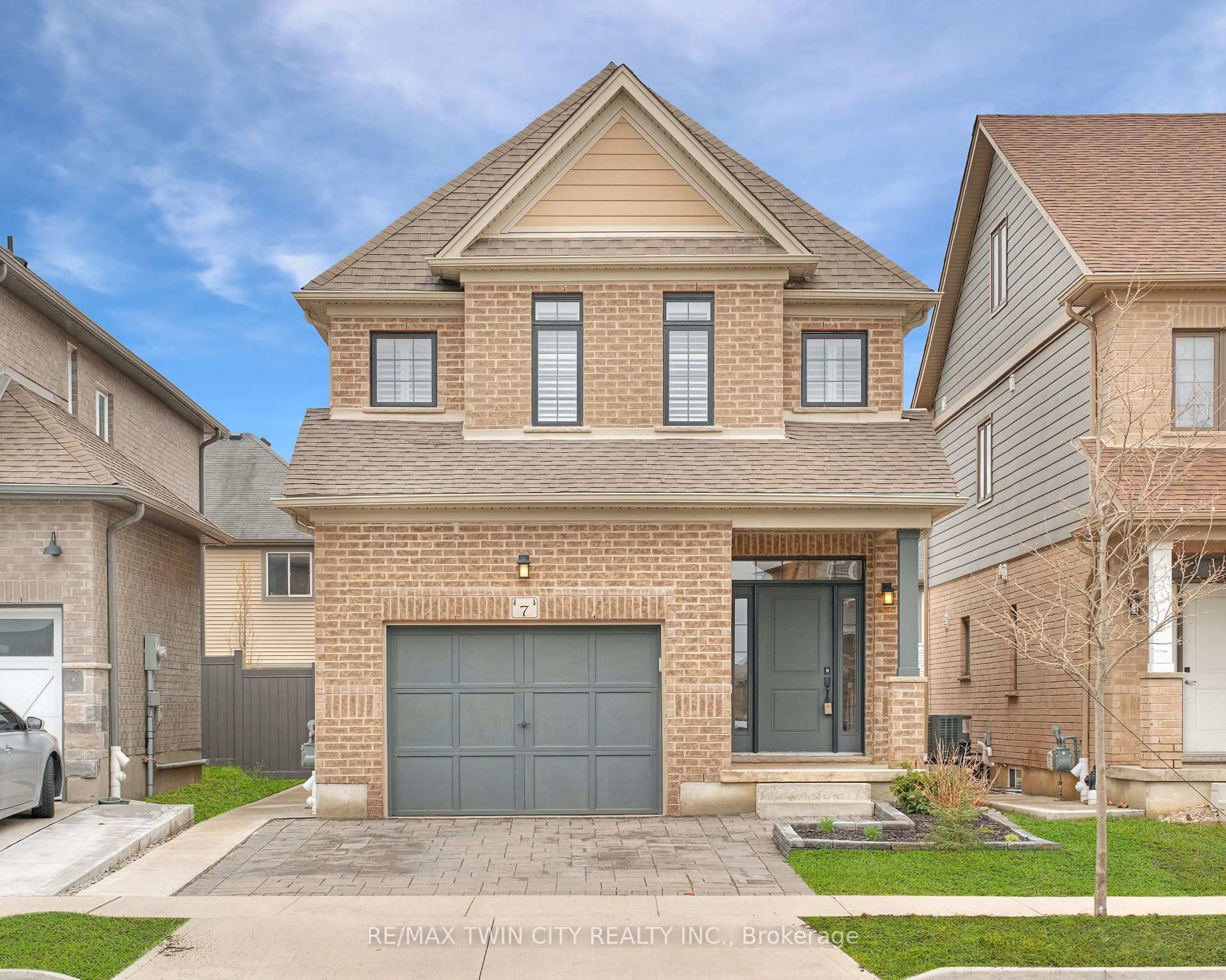 Home with brick exterior material, street for 7 Pondcliffe Dr, Kitchener Ontario N2R 0M1