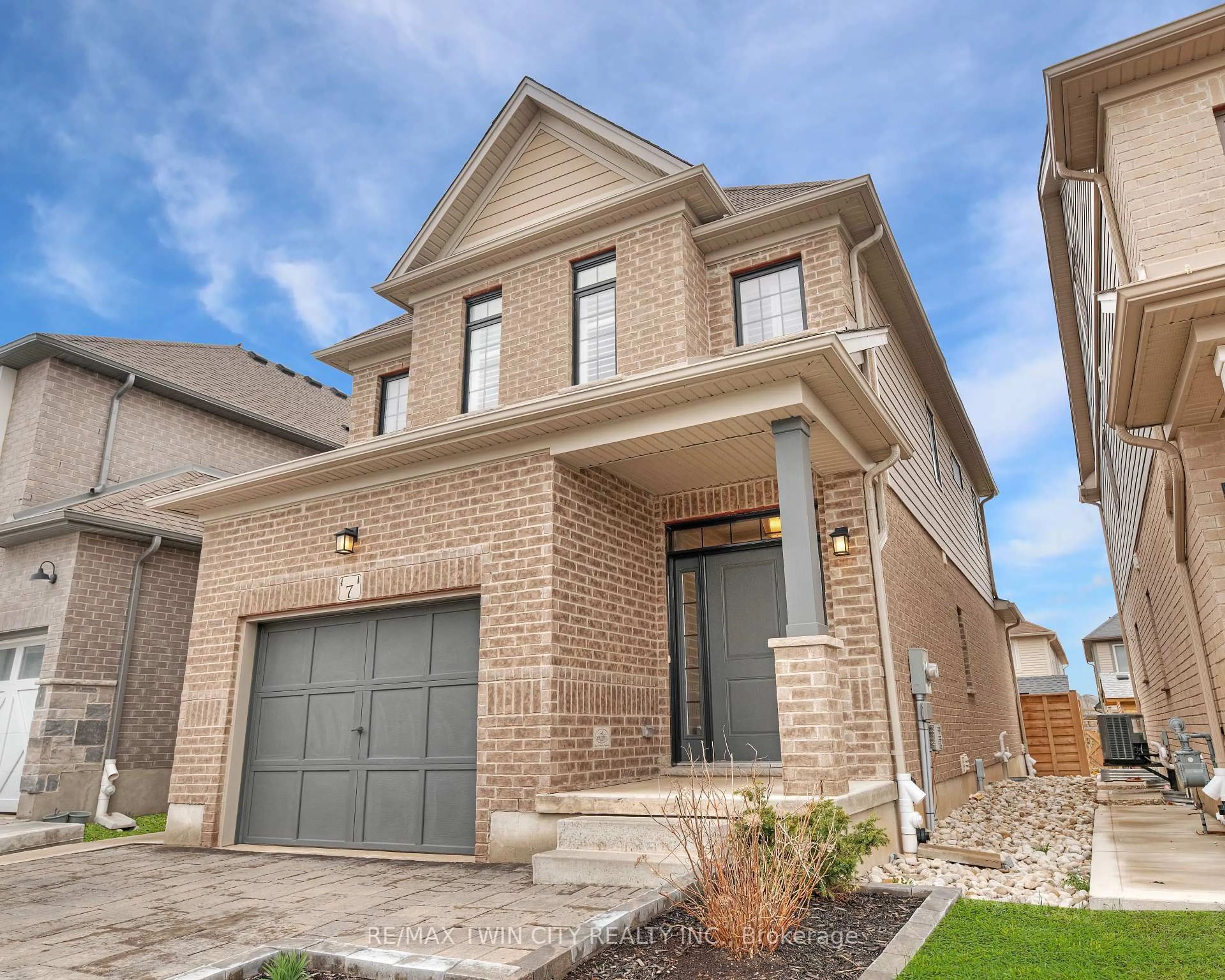 Home with brick exterior material, street for 7 Pondcliffe Dr, Kitchener Ontario N2R 0M1