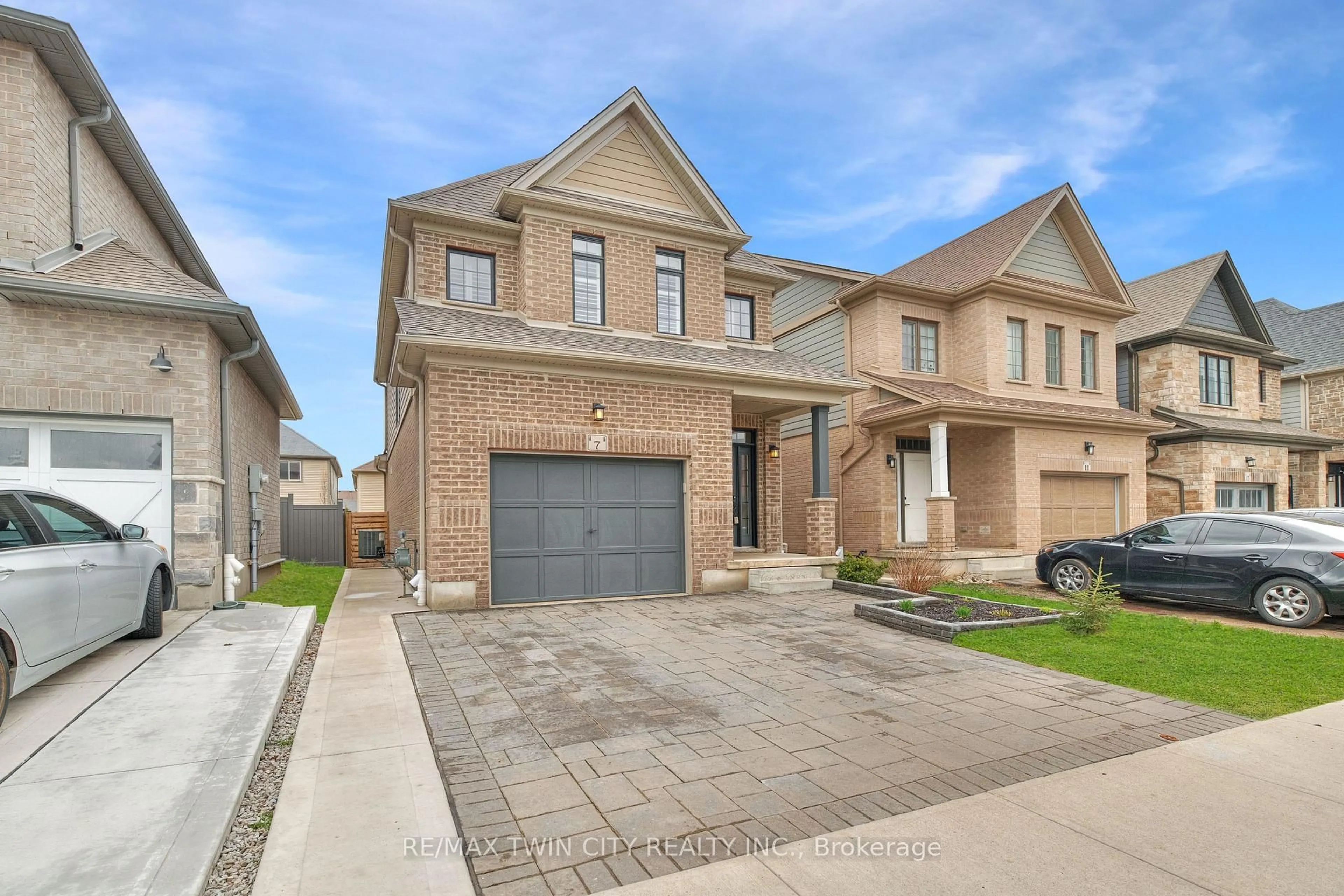 Home with brick exterior material, street for 7 Pondcliffe Dr, Kitchener Ontario N2R 0M1