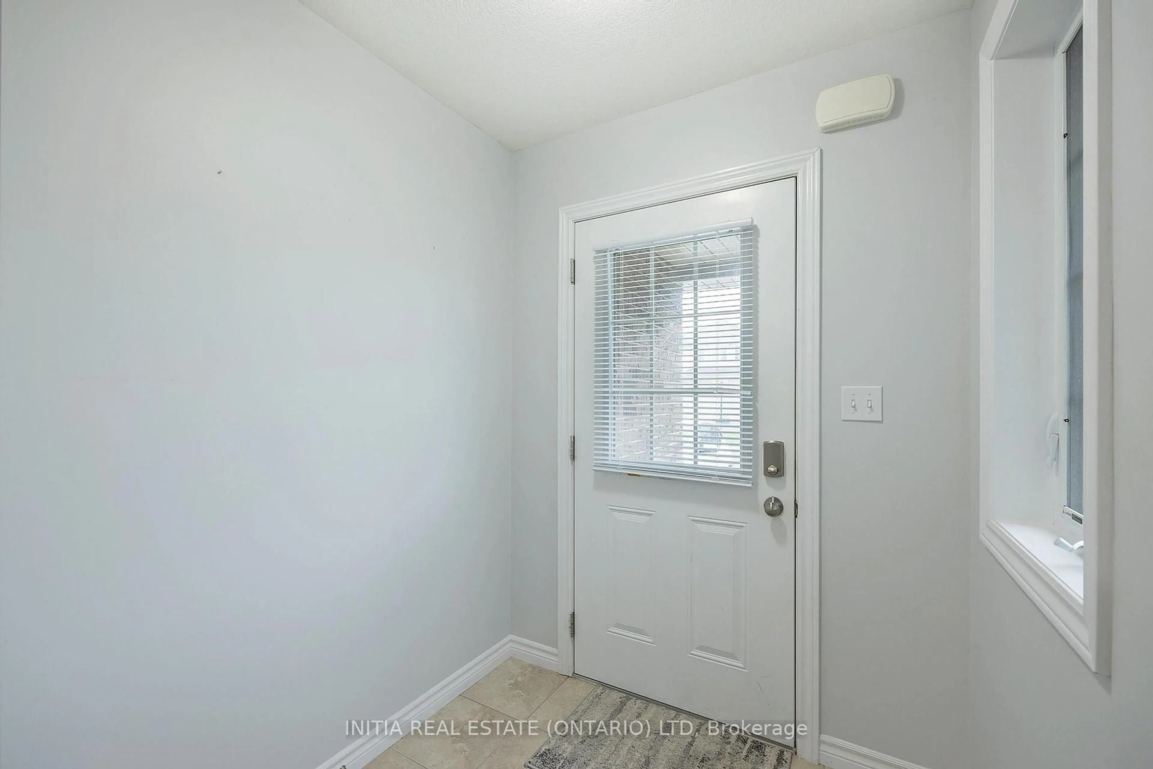 Indoor entryway for 2711 Foxbend Link N/A, London North Ontario N6G 5B4
