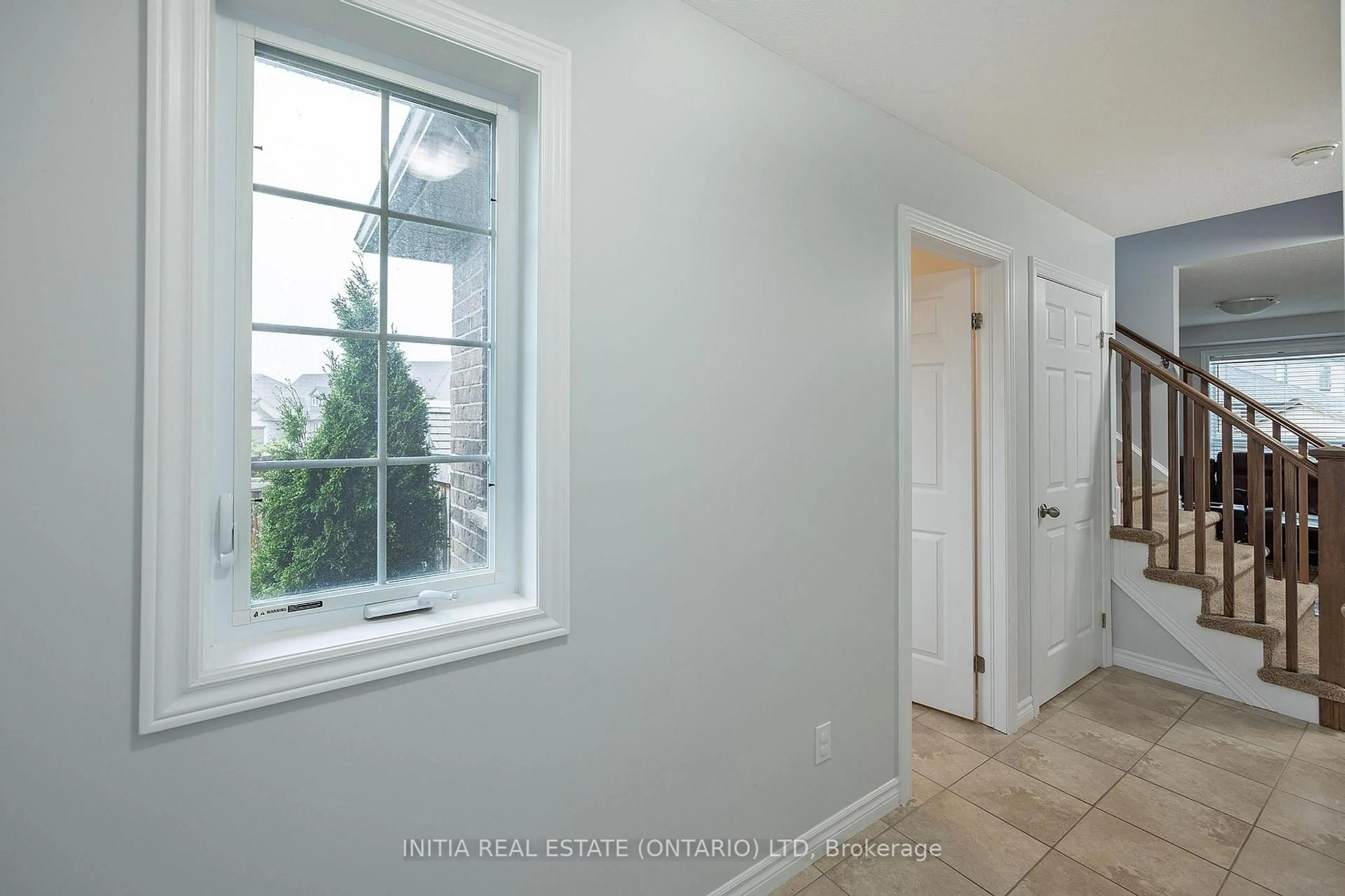 Indoor entryway for 2711 Foxbend Link N/A, London North Ontario N6G 5B4